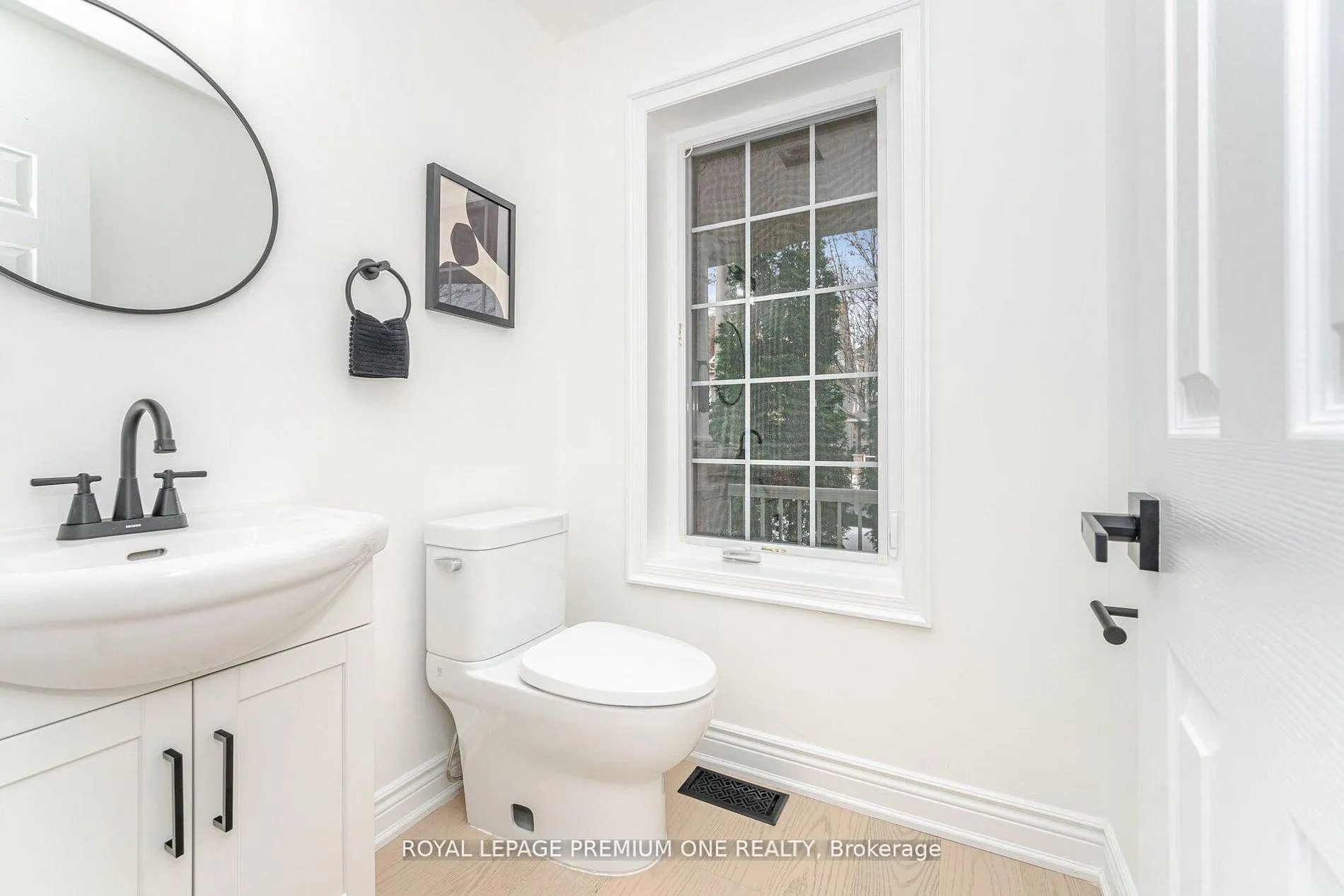 Photo 22 of 224 Hollywood Hill Circle, Vaughan, Vellore Village — HOMEH