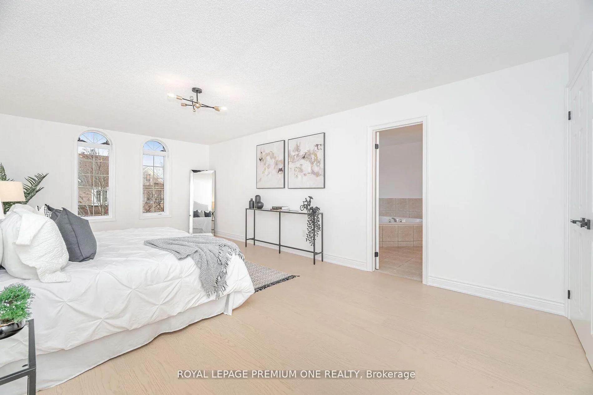Photo 29 of 224 Hollywood Hill Circle, Vaughan, Vellore Village — HOMEH