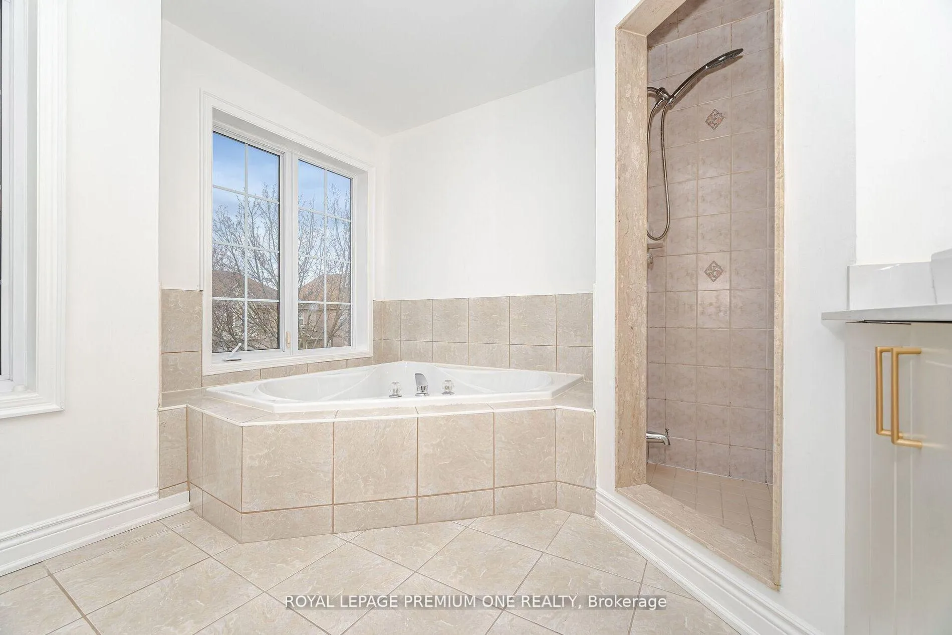 Photo 31 of 224 Hollywood Hill Circle, Vaughan, Vellore Village — HOMEH