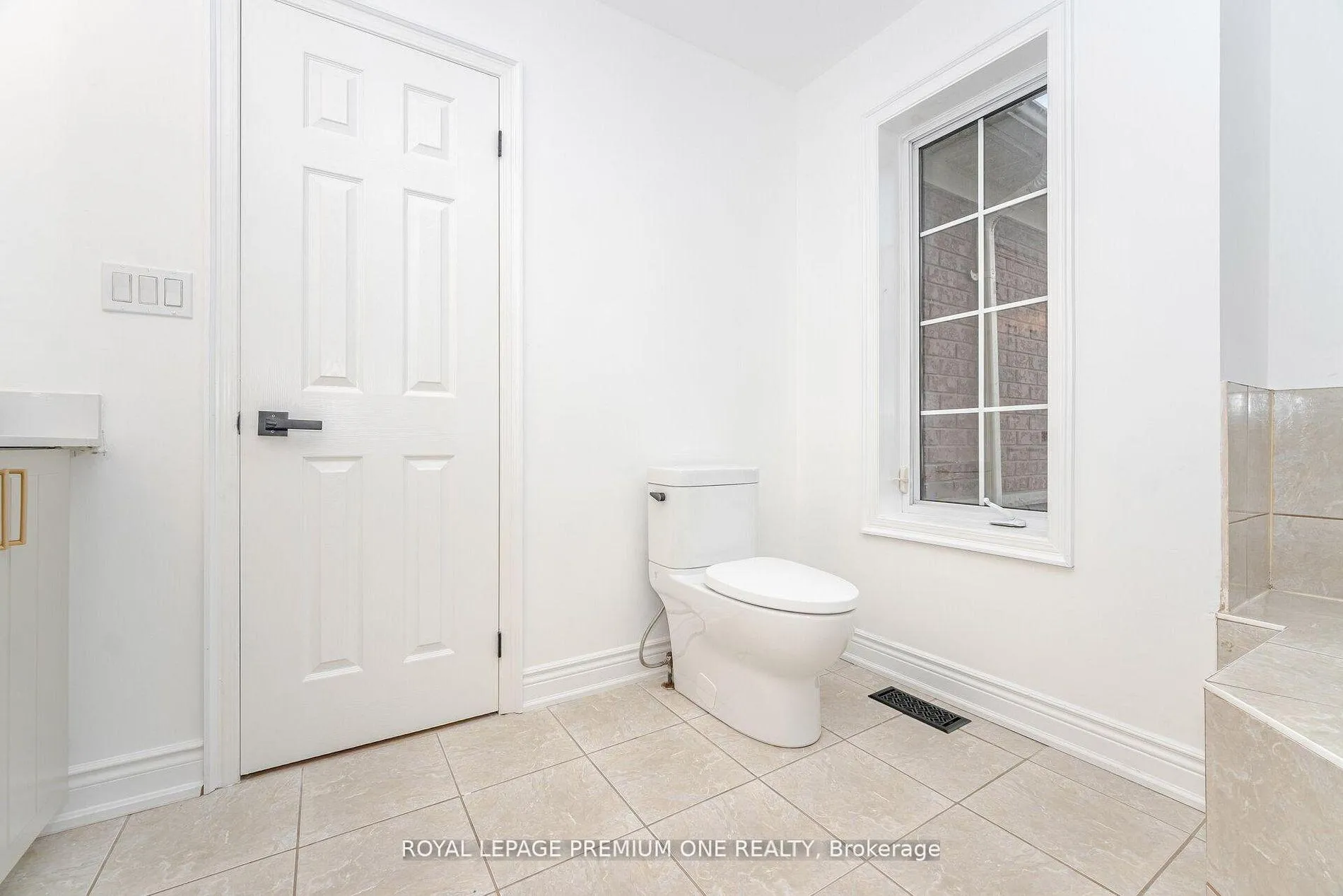Photo 32 of 224 Hollywood Hill Circle, Vaughan, Vellore Village — HOMEH