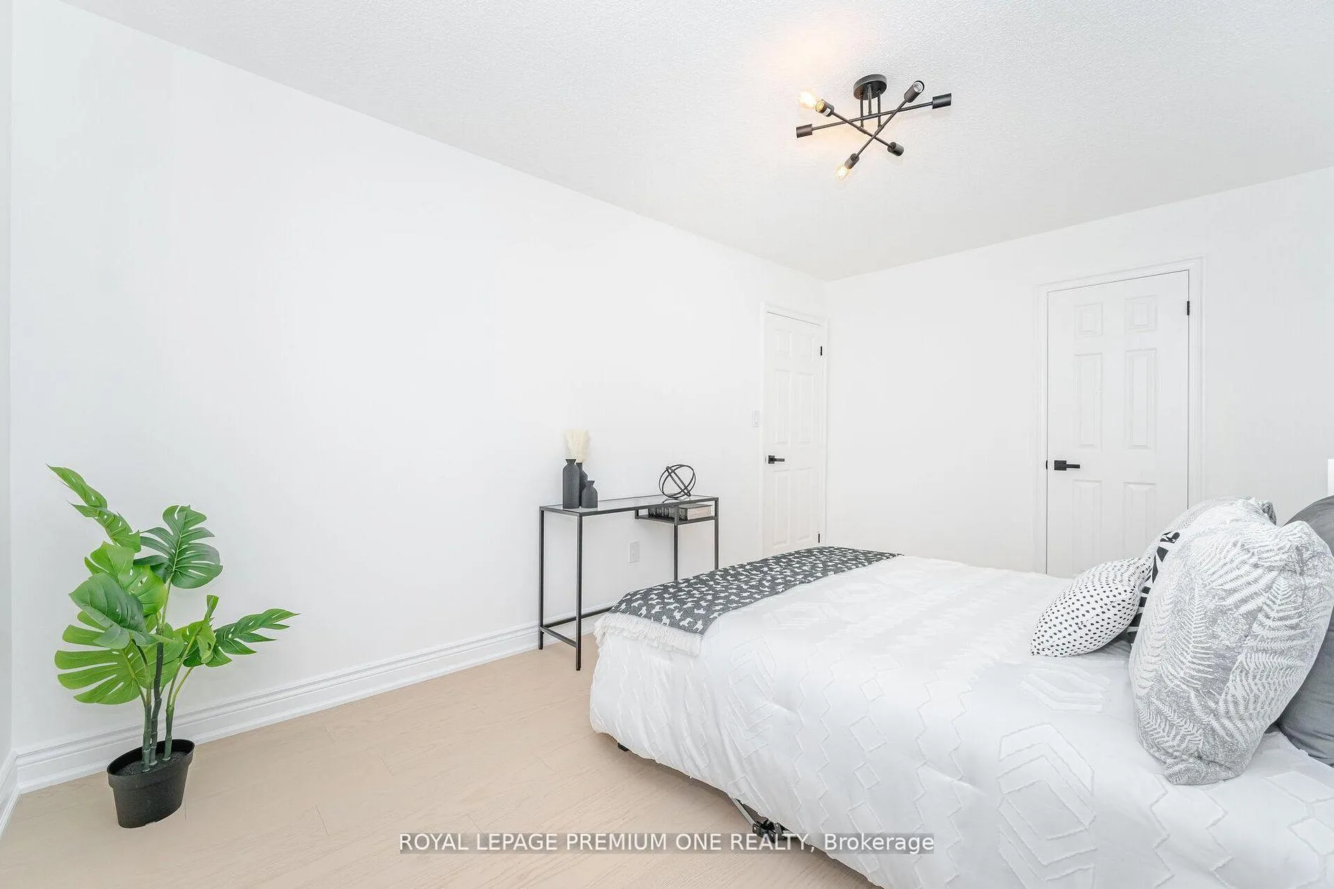 Photo 35 of 224 Hollywood Hill Circle, Vaughan, Vellore Village — HOMEH