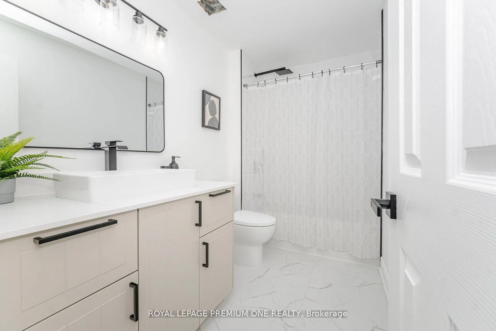 Photo 39 of 224 Hollywood Hill Circle, Vaughan, Vellore Village — HOMEH