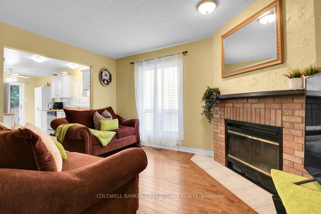 Photo 5 of 23 Manju Street, Ottawa, Hunt Club Park — HOMEH
