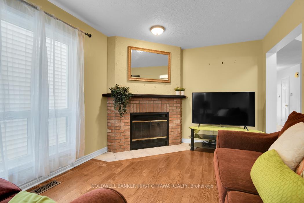 Photo 6 of 23 Manju Street, Ottawa, Hunt Club Park — HOMEH