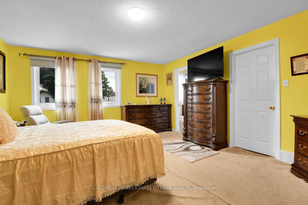 Photo 17 of 23 Manju Street, Ottawa, Hunt Club Park — HOMEH