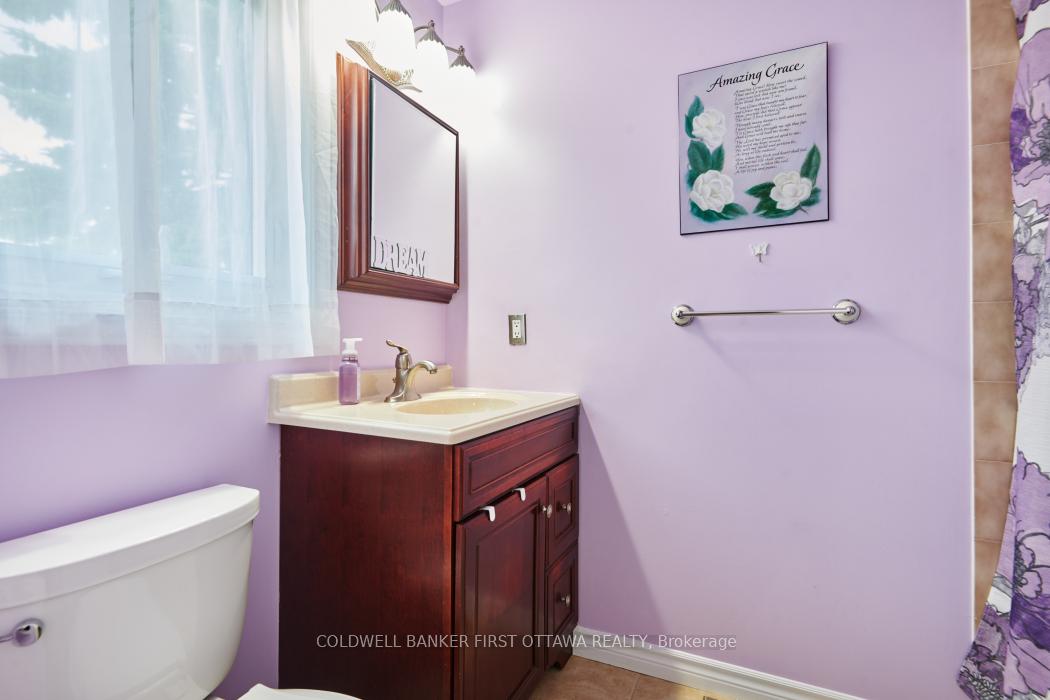 Photo 19 of 23 Manju Street, Ottawa, Hunt Club Park — HOMEH