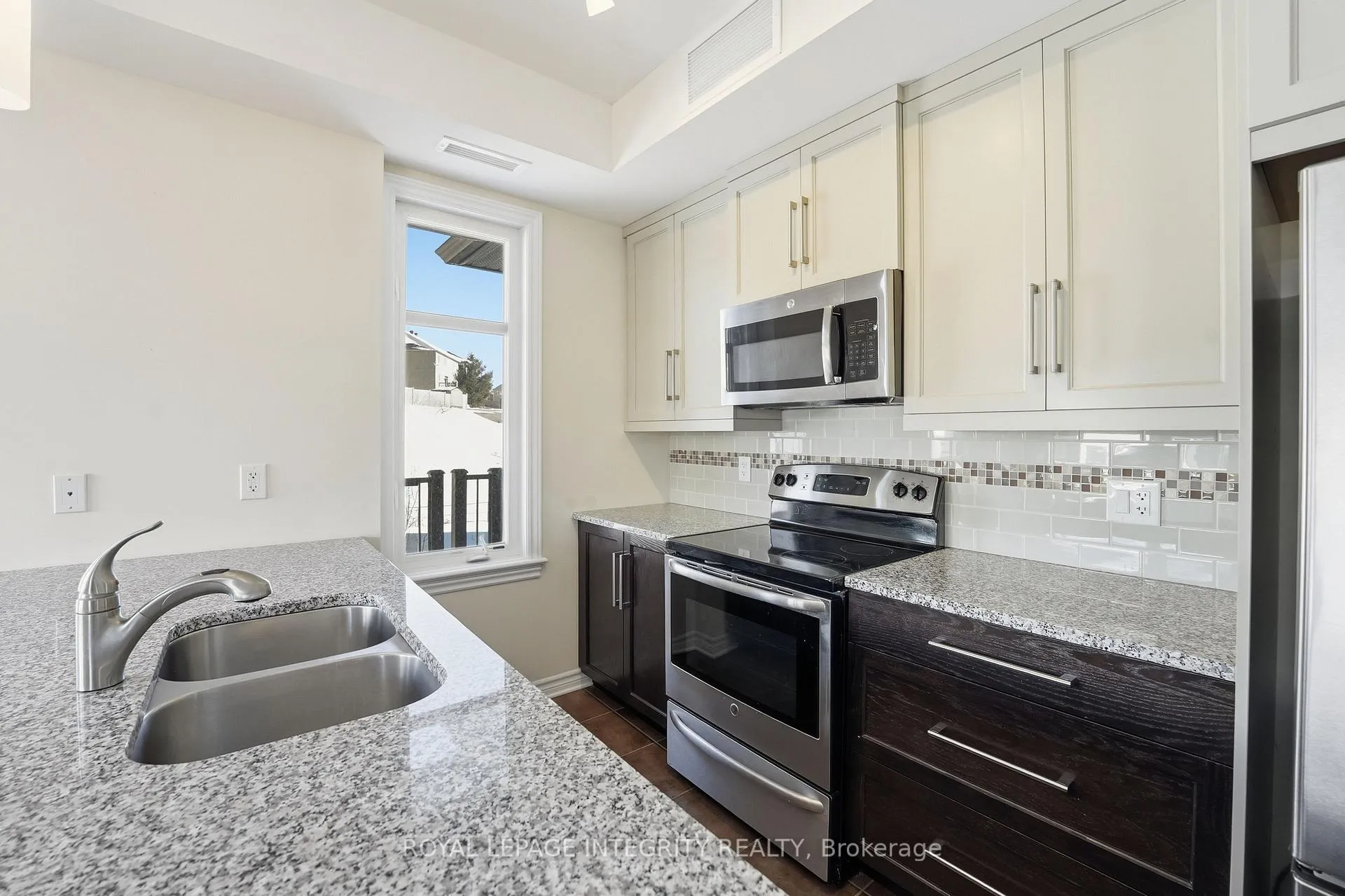 Photo 5 of Unit 302, 180 Guelph Private, Ottawa, Kanata - Kanata Lakes/Heritage Hills — HOMEH