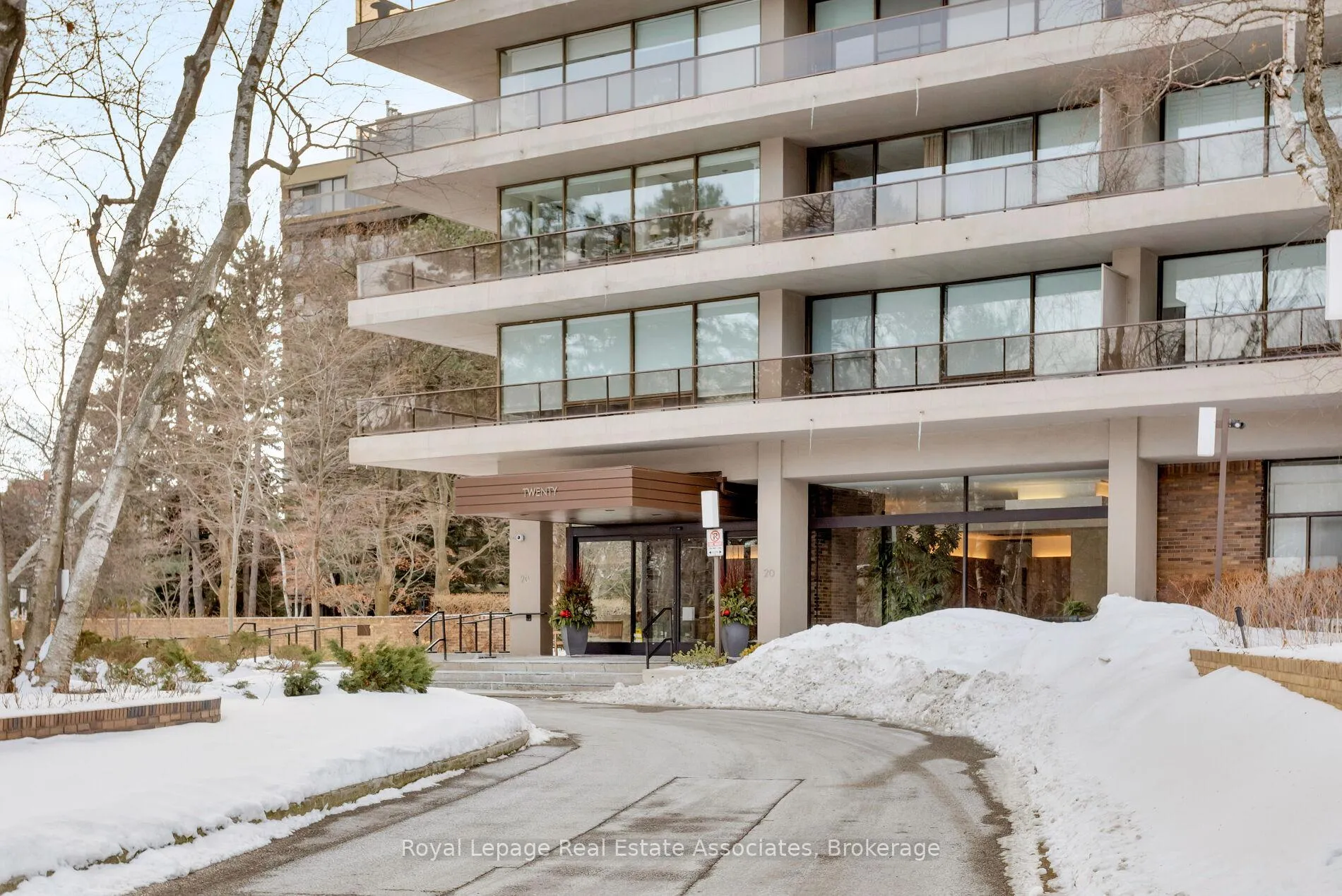 Photo 3 of Unit 602, 20 Avoca Avenue, Toronto, Rosedale-Moore Park — HOMEH
