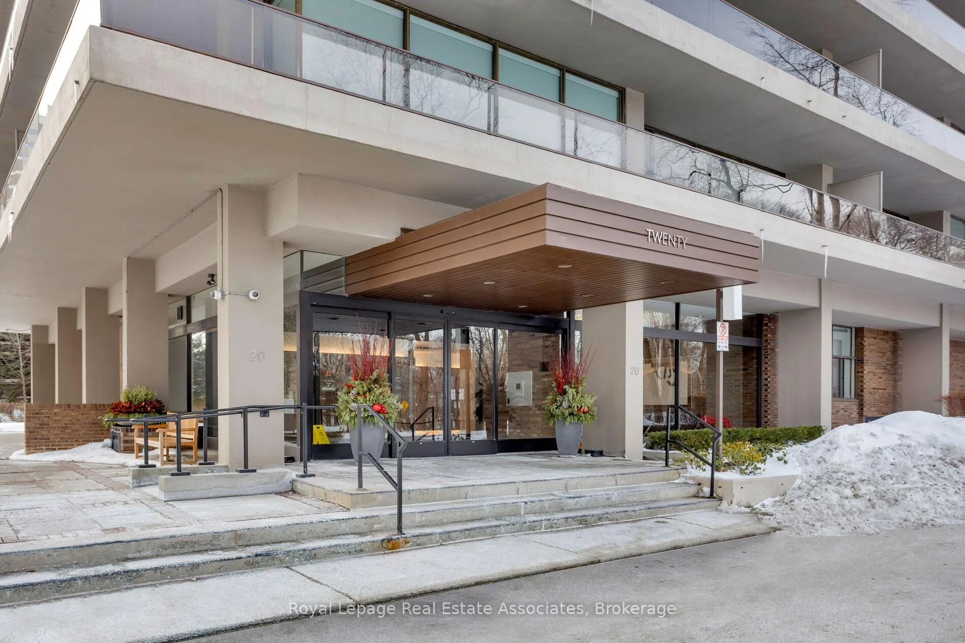 Photo 4 of Unit 602, 20 Avoca Avenue, Toronto, Rosedale-Moore Park — HOMEH