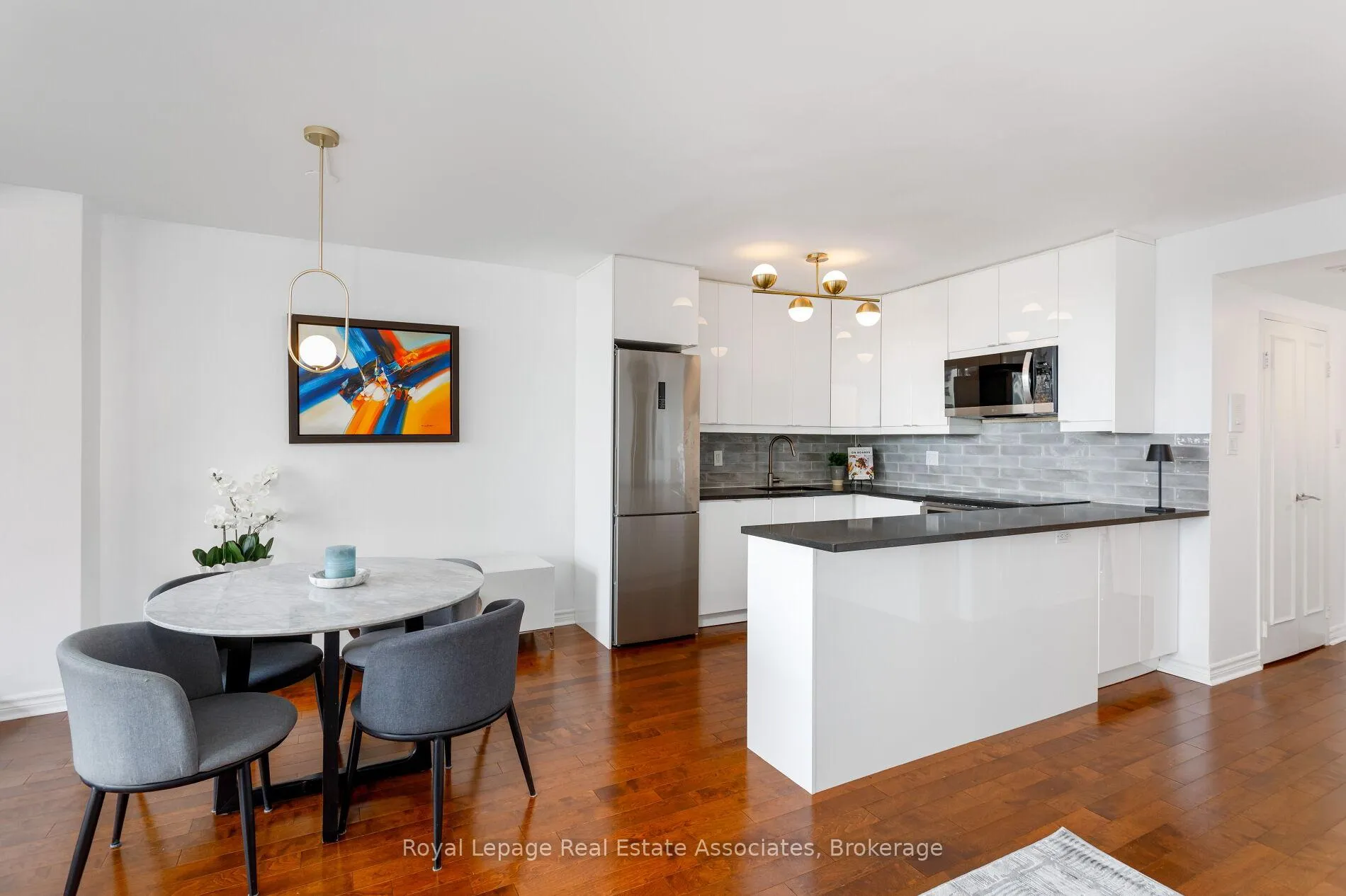 Photo 9 of Unit 602, 20 Avoca Avenue, Toronto, Rosedale-Moore Park — HOMEH