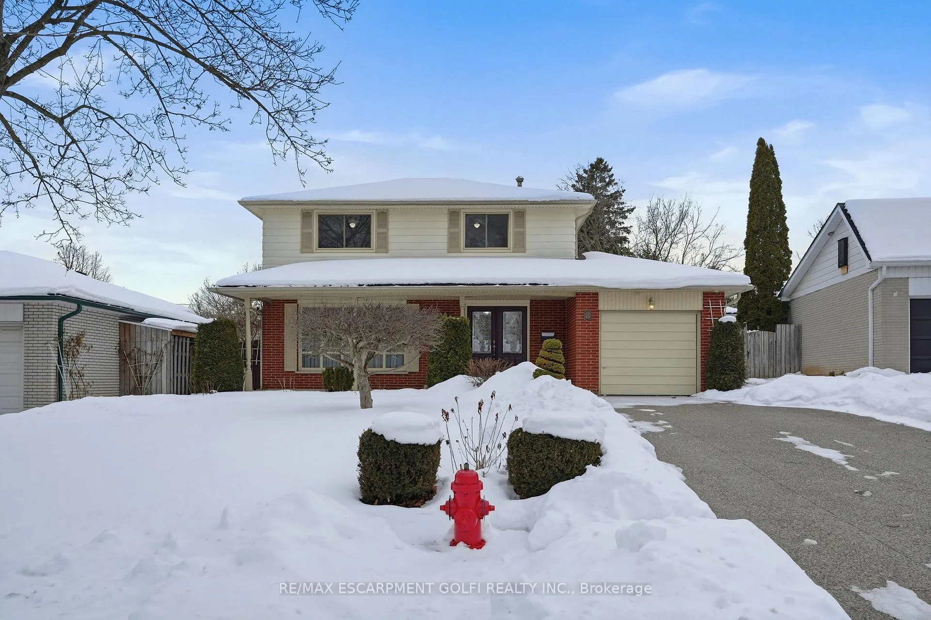 Photo 1 of 8 Sanctuary Drive, Hamilton, Dundas — HOMEH