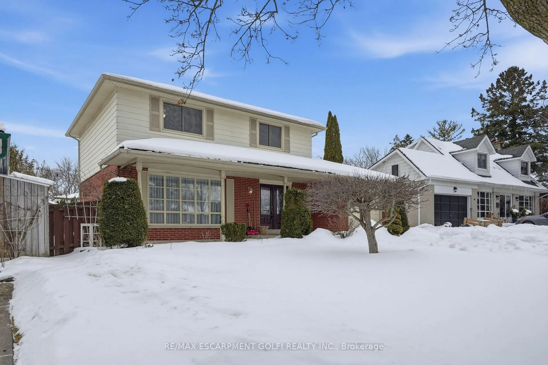 Photo 2 of 8 Sanctuary Drive, Hamilton, Dundas — HOMEH