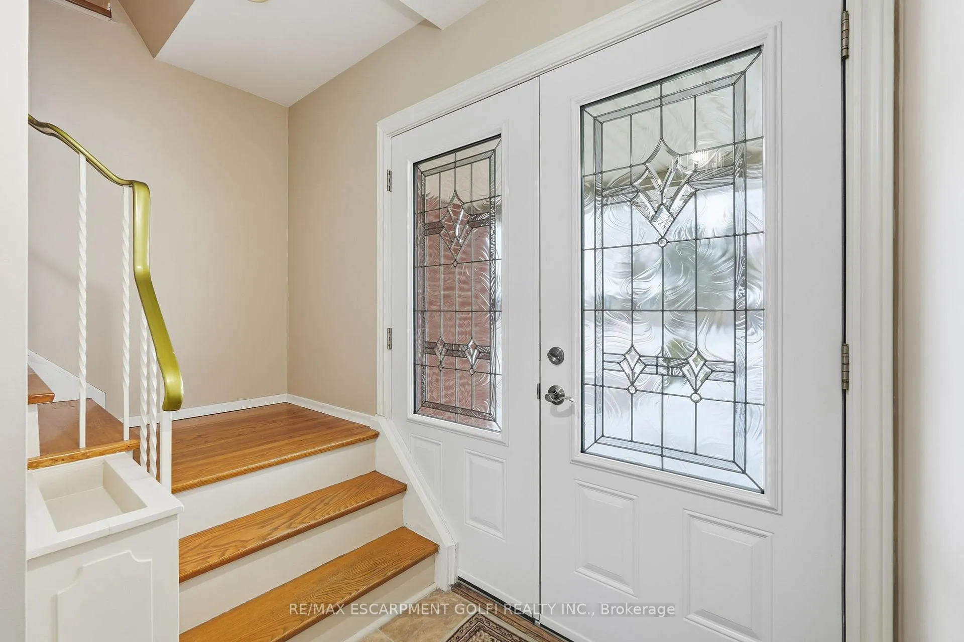 Photo 3 of 8 Sanctuary Drive, Hamilton, Dundas — HOMEH