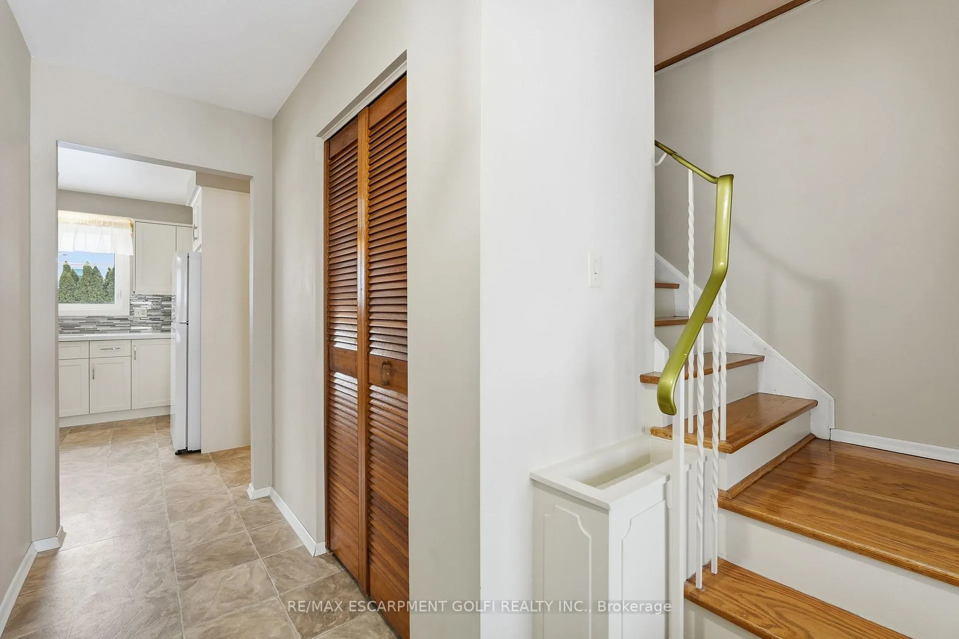Photo 4 of 8 Sanctuary Drive, Hamilton, Dundas — HOMEH