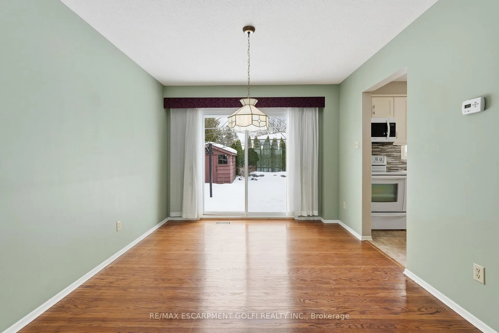 Photo 11 of 8 Sanctuary Drive, Hamilton, Dundas — HOMEH