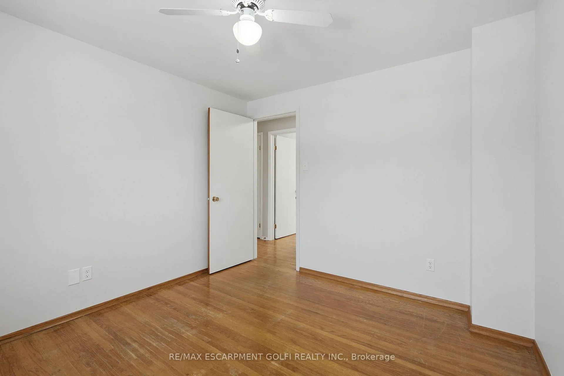Photo 14 of 8 Sanctuary Drive, Hamilton, Dundas — HOMEH