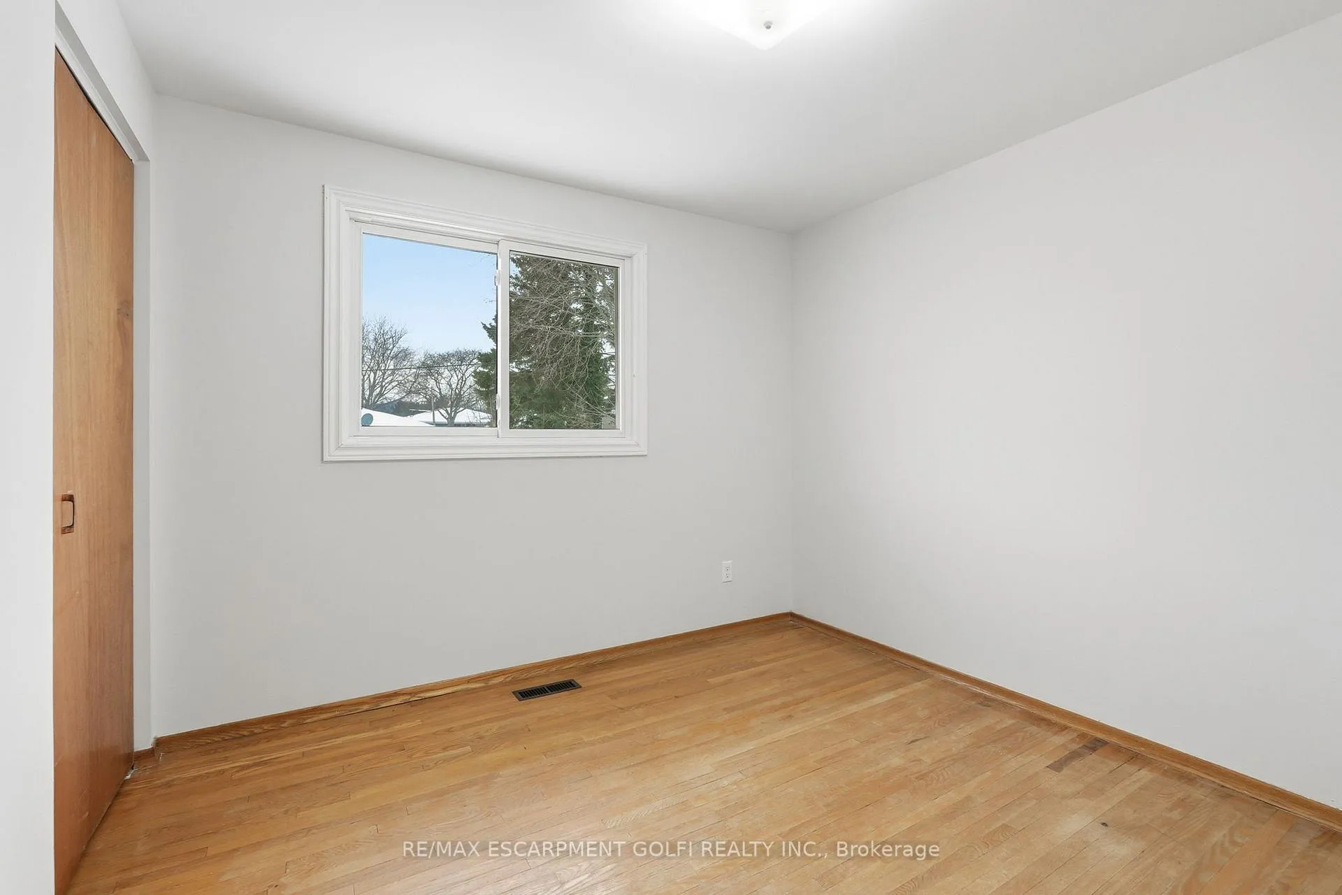 Photo 15 of 8 Sanctuary Drive, Hamilton, Dundas — HOMEH