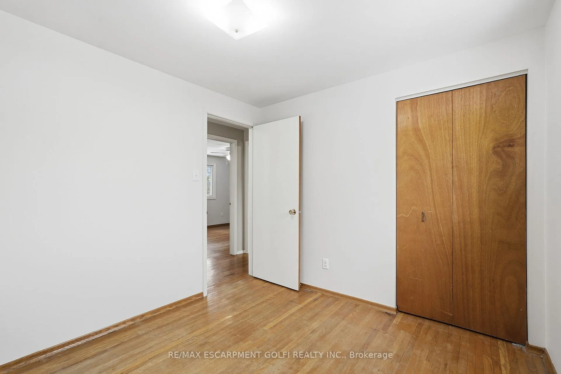 Photo 16 of 8 Sanctuary Drive, Hamilton, Dundas — HOMEH