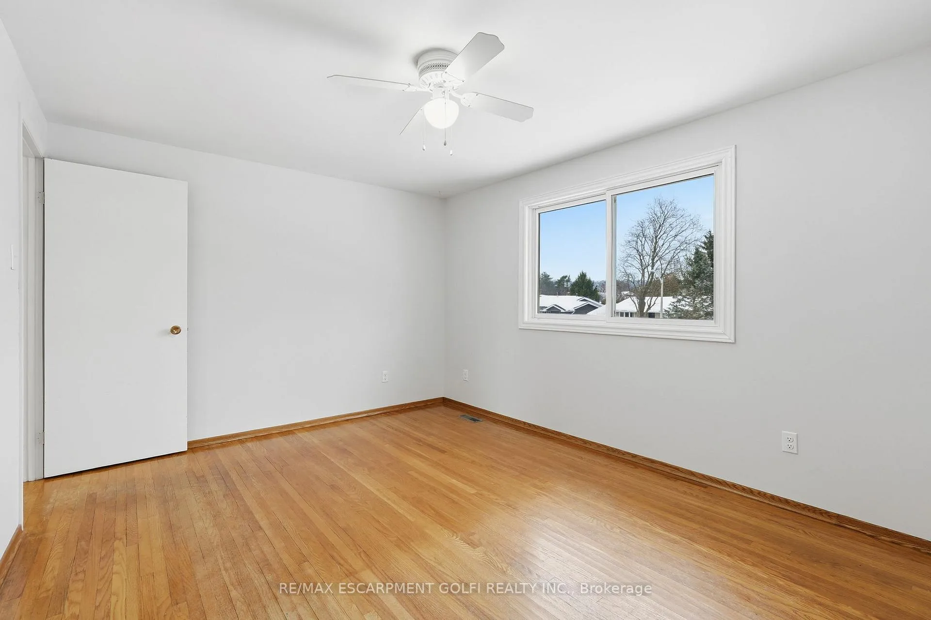 Photo 18 of 8 Sanctuary Drive, Hamilton, Dundas — HOMEH