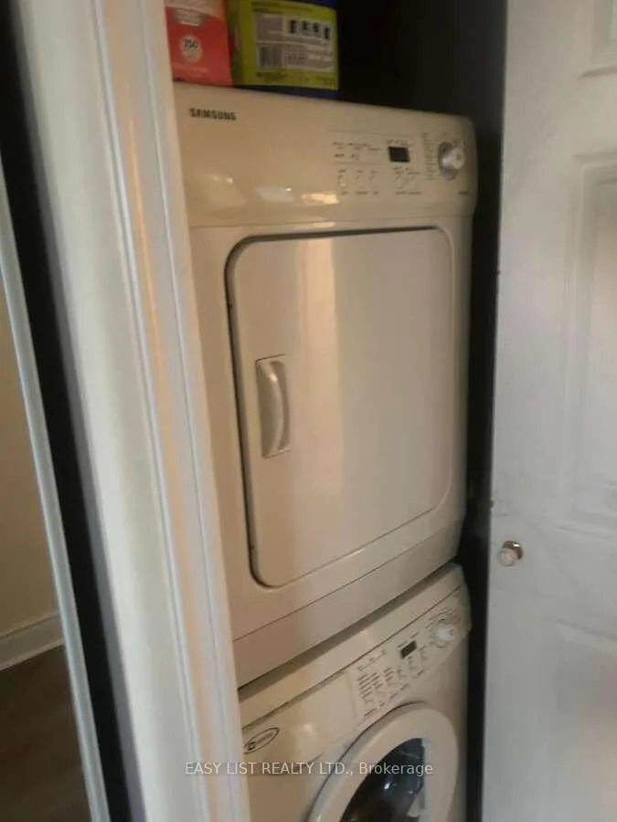 Photo 10 of Unit 910, 61 Markbrook Lane, Etobicoke, Mount Olive-Silverstone-Jamestown — HOMEH