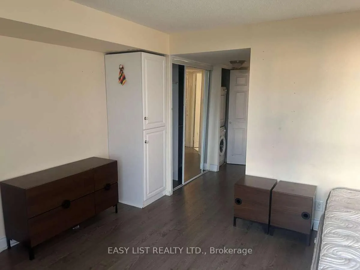 Photo 17 of Unit 910, 61 Markbrook Lane, Etobicoke, Mount Olive-Silverstone-Jamestown — HOMEH