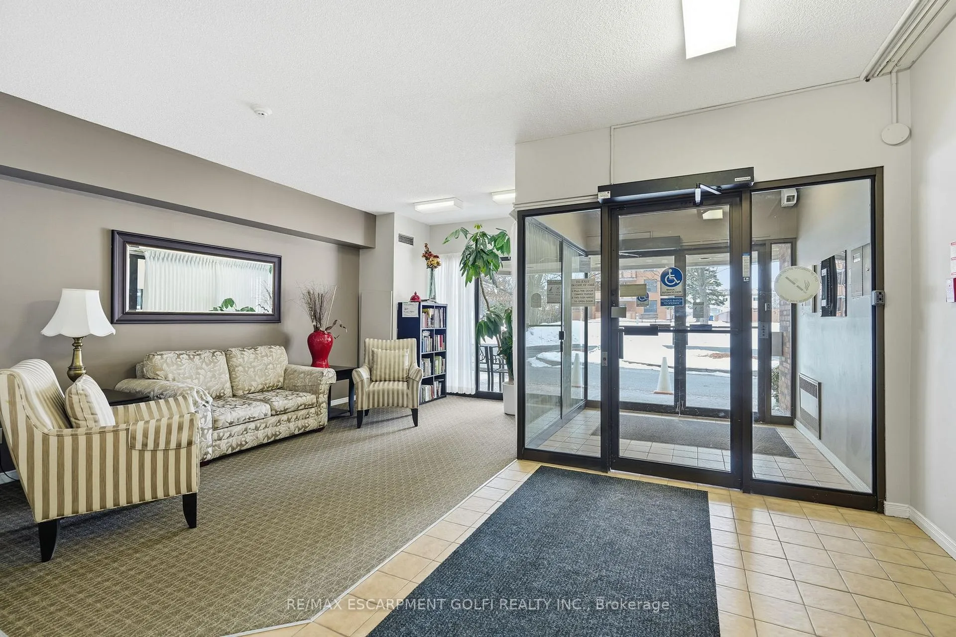 Photo 4 of Unit 208, 180 Limeridge Road, Hamilton, Rolston — HOMEH