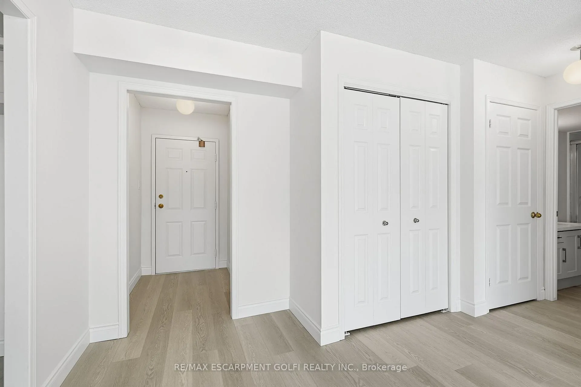 Photo 6 of Unit 208, 180 Limeridge Road, Hamilton, Rolston — HOMEH