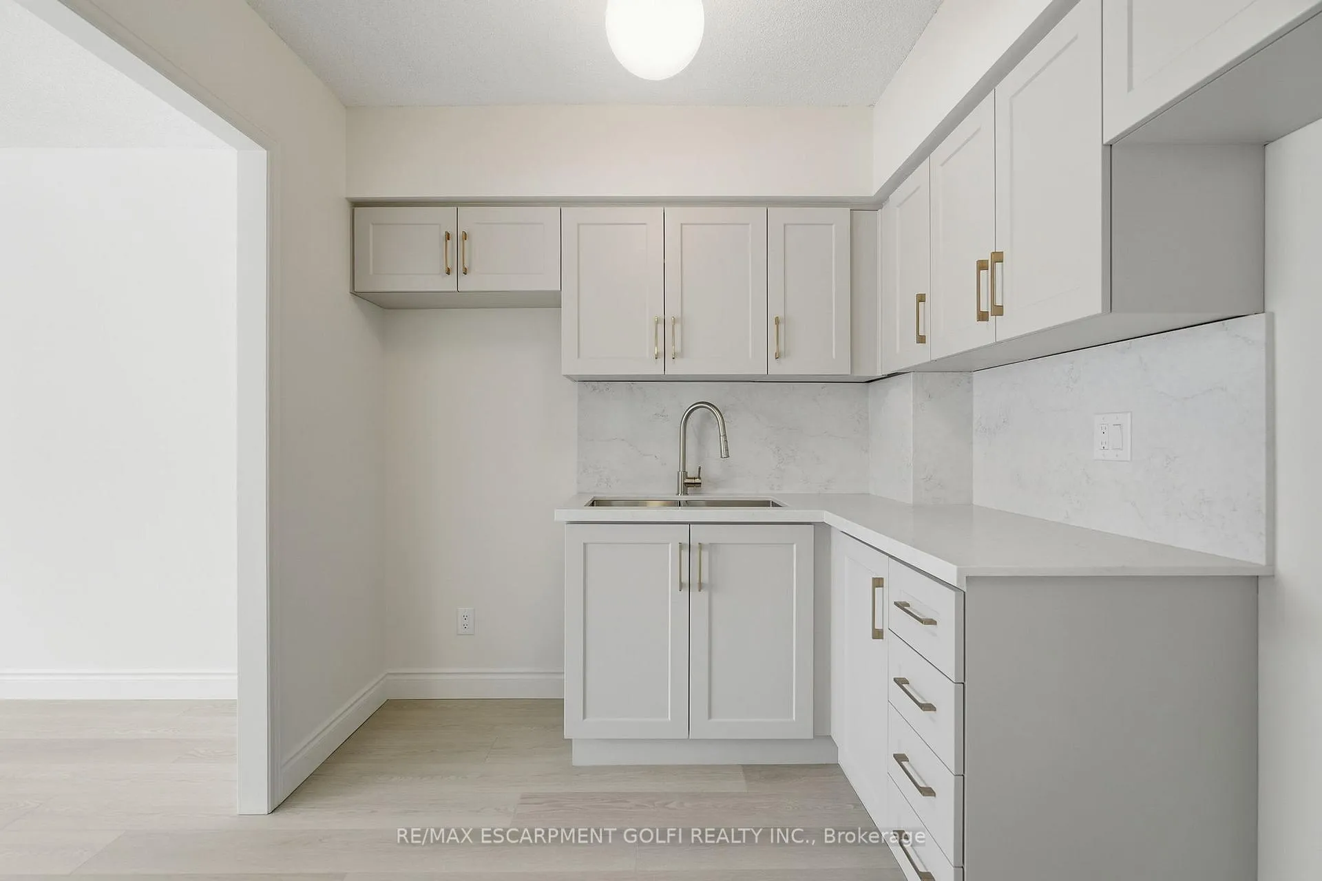 Photo 9 of Unit 208, 180 Limeridge Road, Hamilton, Rolston — HOMEH