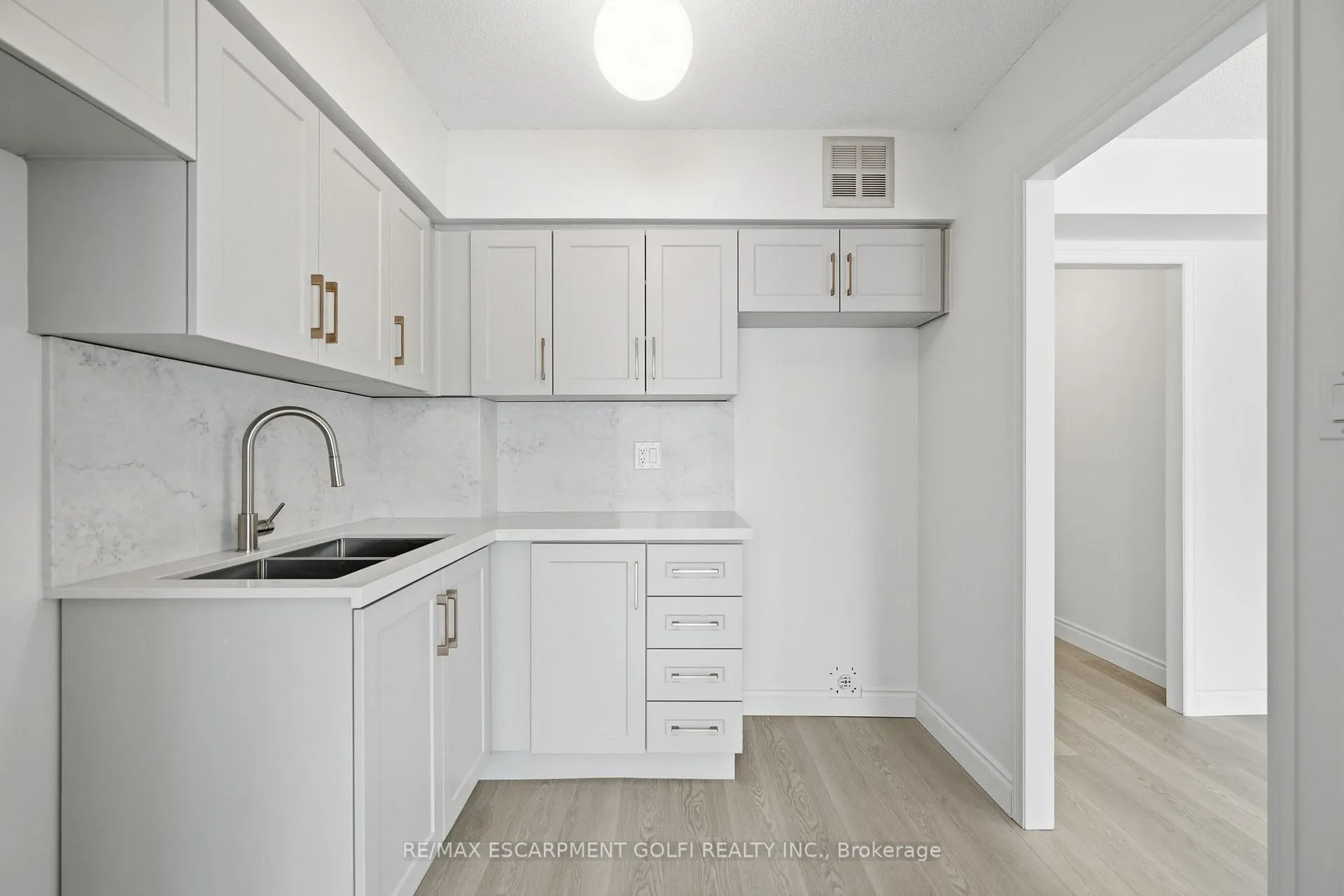 Photo 10 of Unit 208, 180 Limeridge Road, Hamilton, Rolston — HOMEH