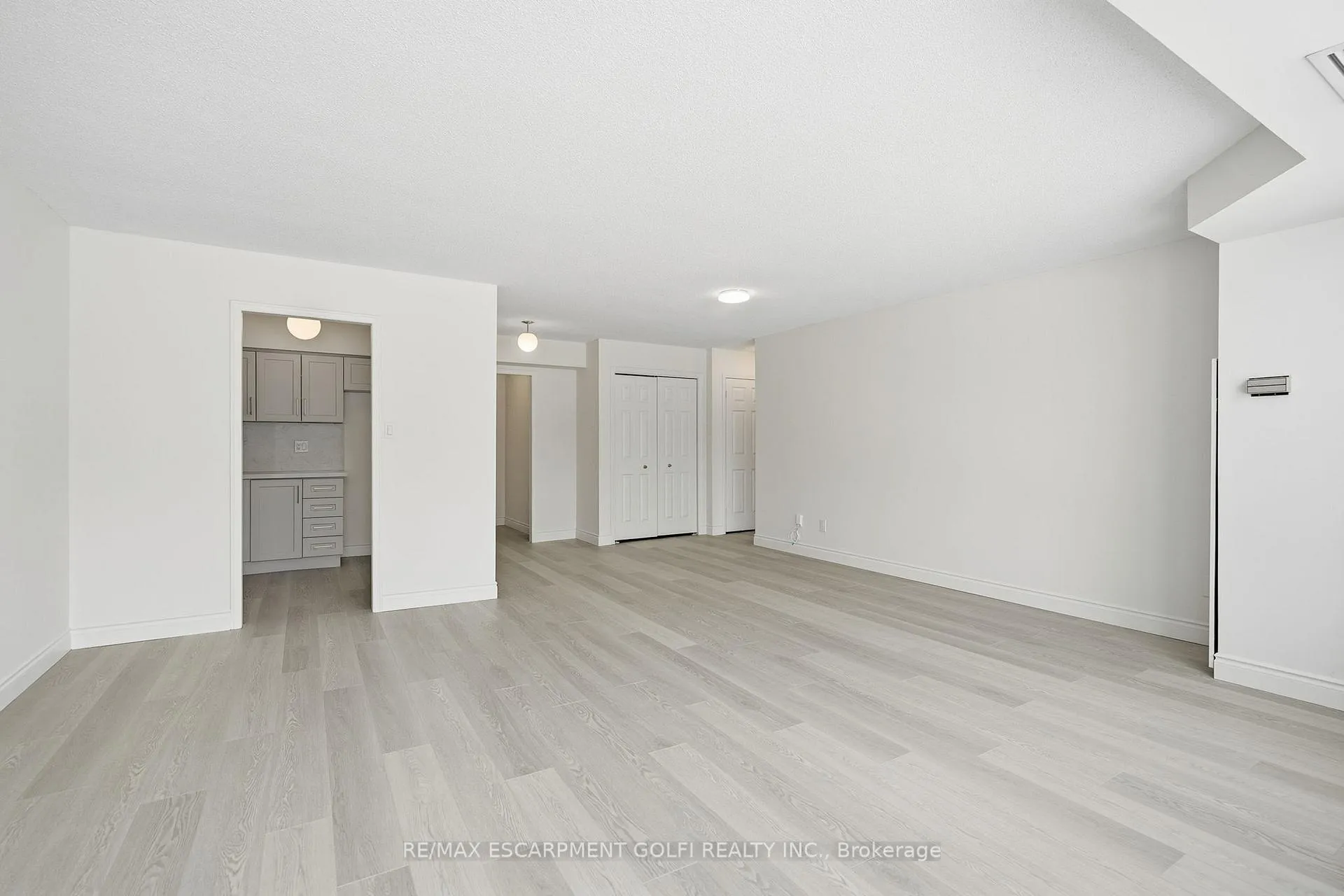 Photo 18 of Unit 208, 180 Limeridge Road, Hamilton, Rolston — HOMEH
