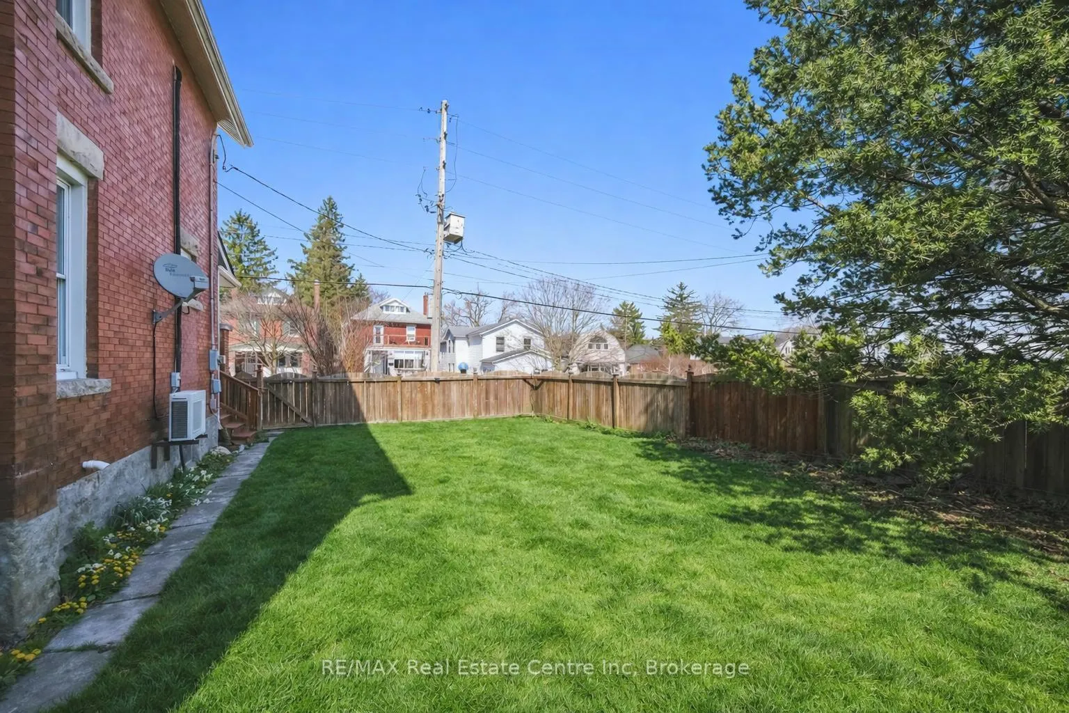 Photo 22 of 572 Woolwich Street, Guelph, Exhibition Park — HOMEH
