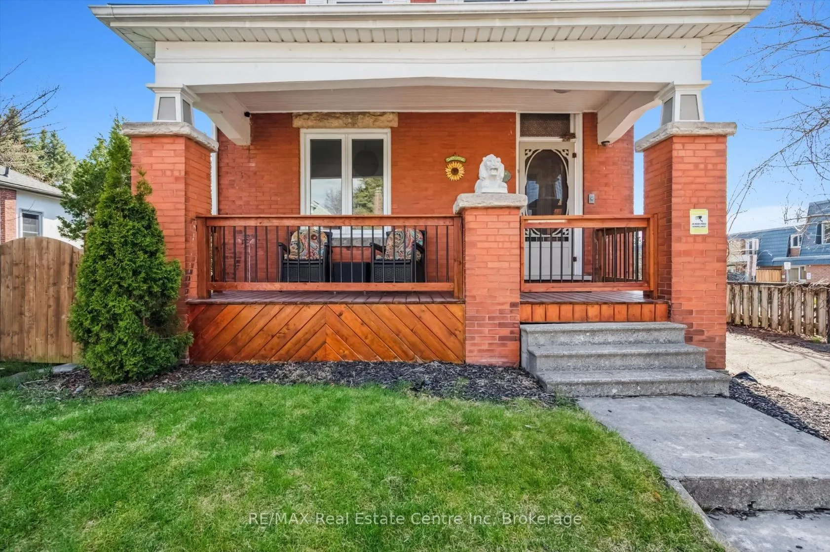 Photo 25 of 572 Woolwich Street, Guelph, Exhibition Park — HOMEH