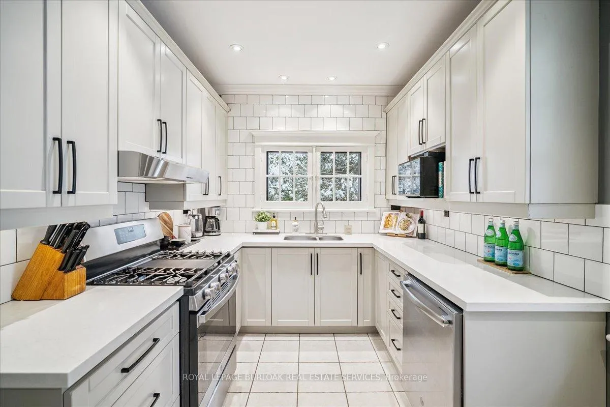 Photo 13 of 263 Hart Avenue, Burlington, Roseland — HOMEH