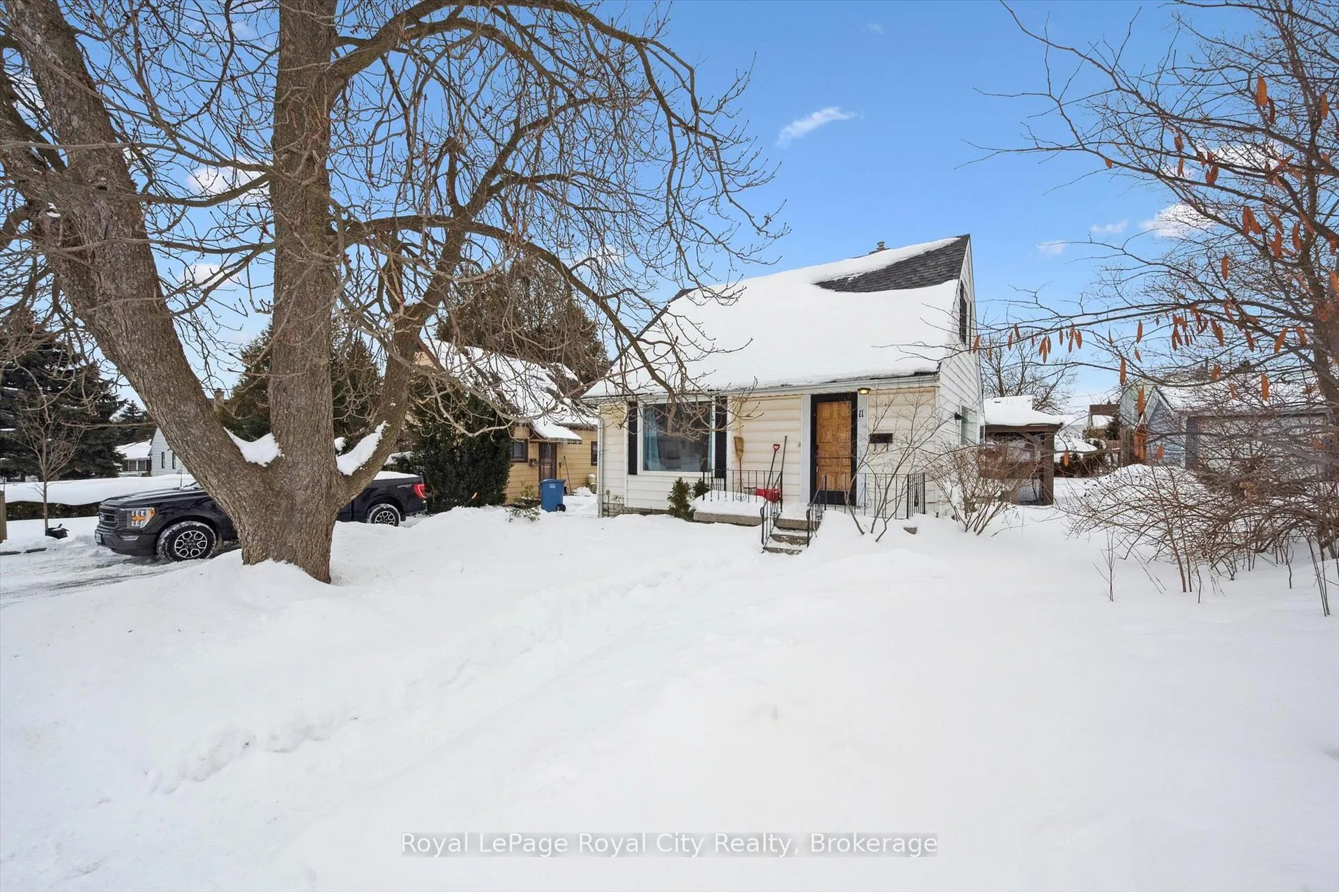 Photo 3 of 11 Chase Avenue, Guelph, Junction/Onward Willow — HOMEH