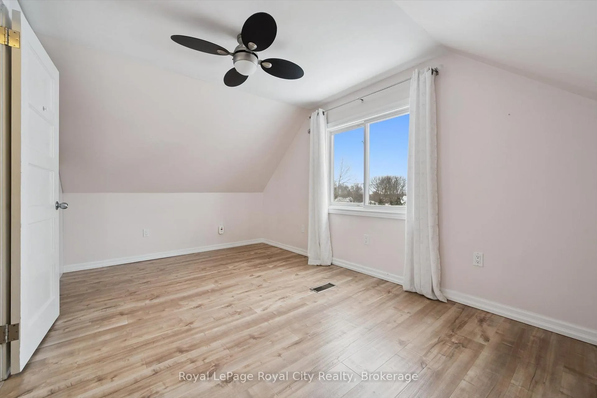 Photo 20 of 11 Chase Avenue, Guelph, Junction/Onward Willow — HOMEH
