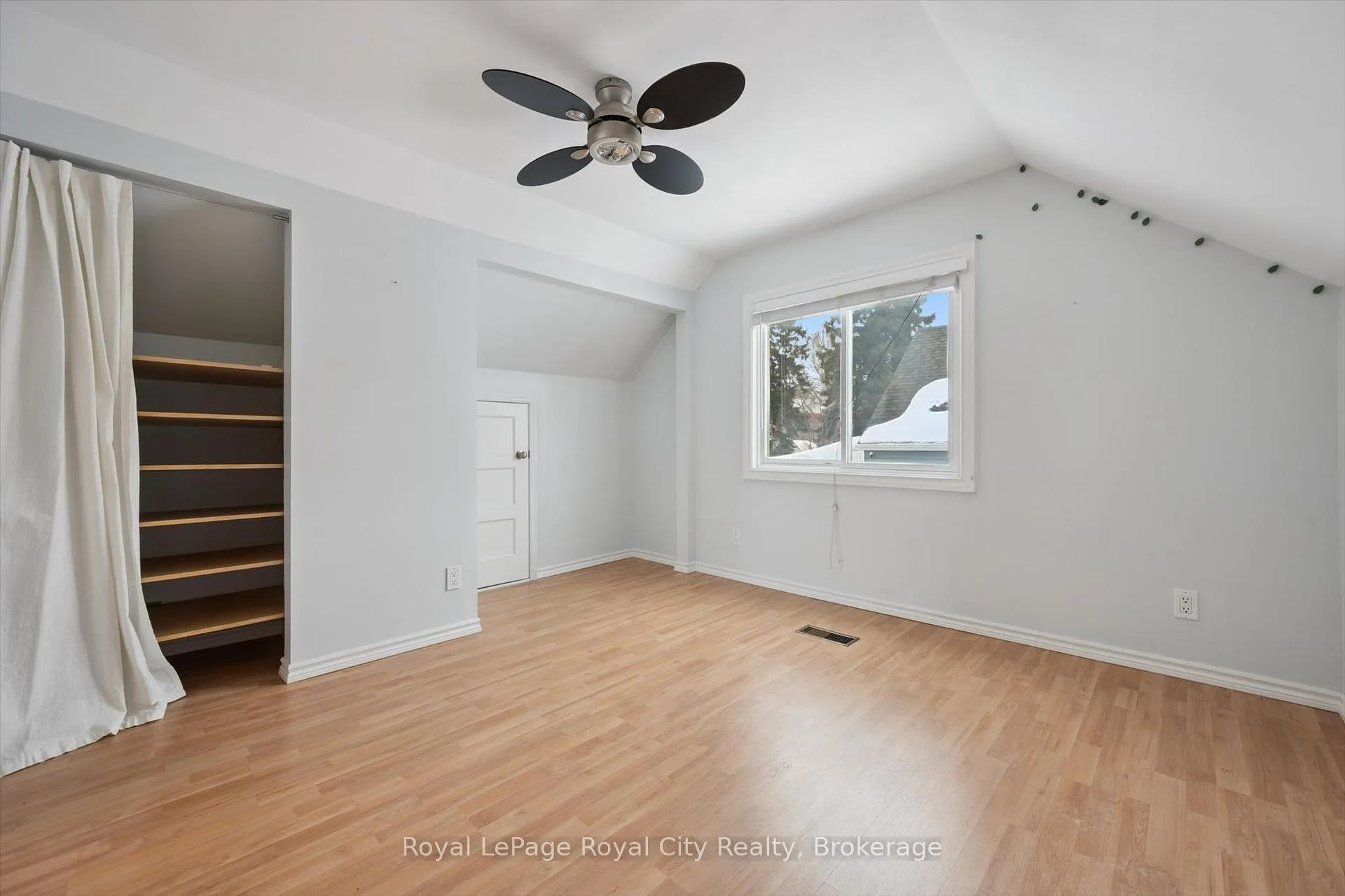 Photo 22 of 11 Chase Avenue, Guelph, Junction/Onward Willow — HOMEH