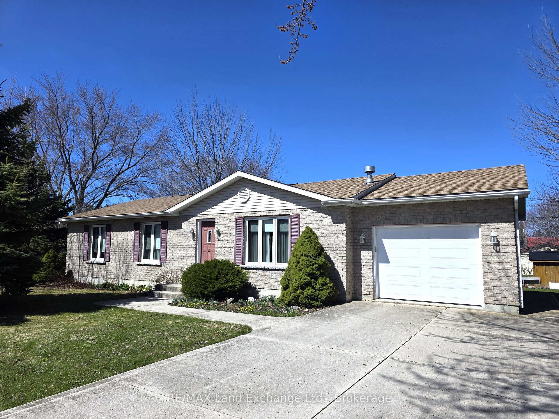 Photo 1 of 29 Memorial Park Drive, Kincardine — HOMEH