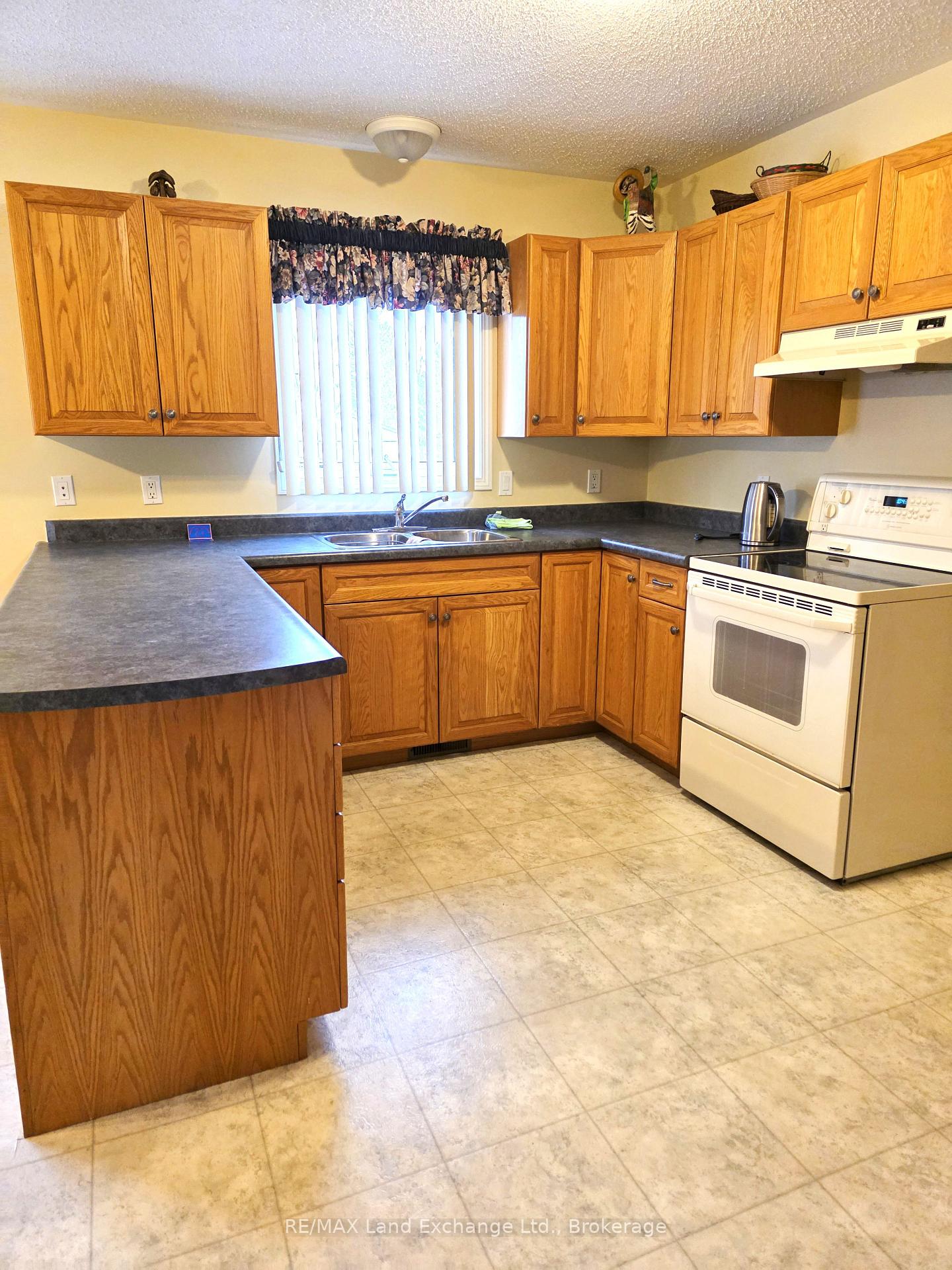Photo 3 of 29 Memorial Park Drive, Kincardine — HOMEH