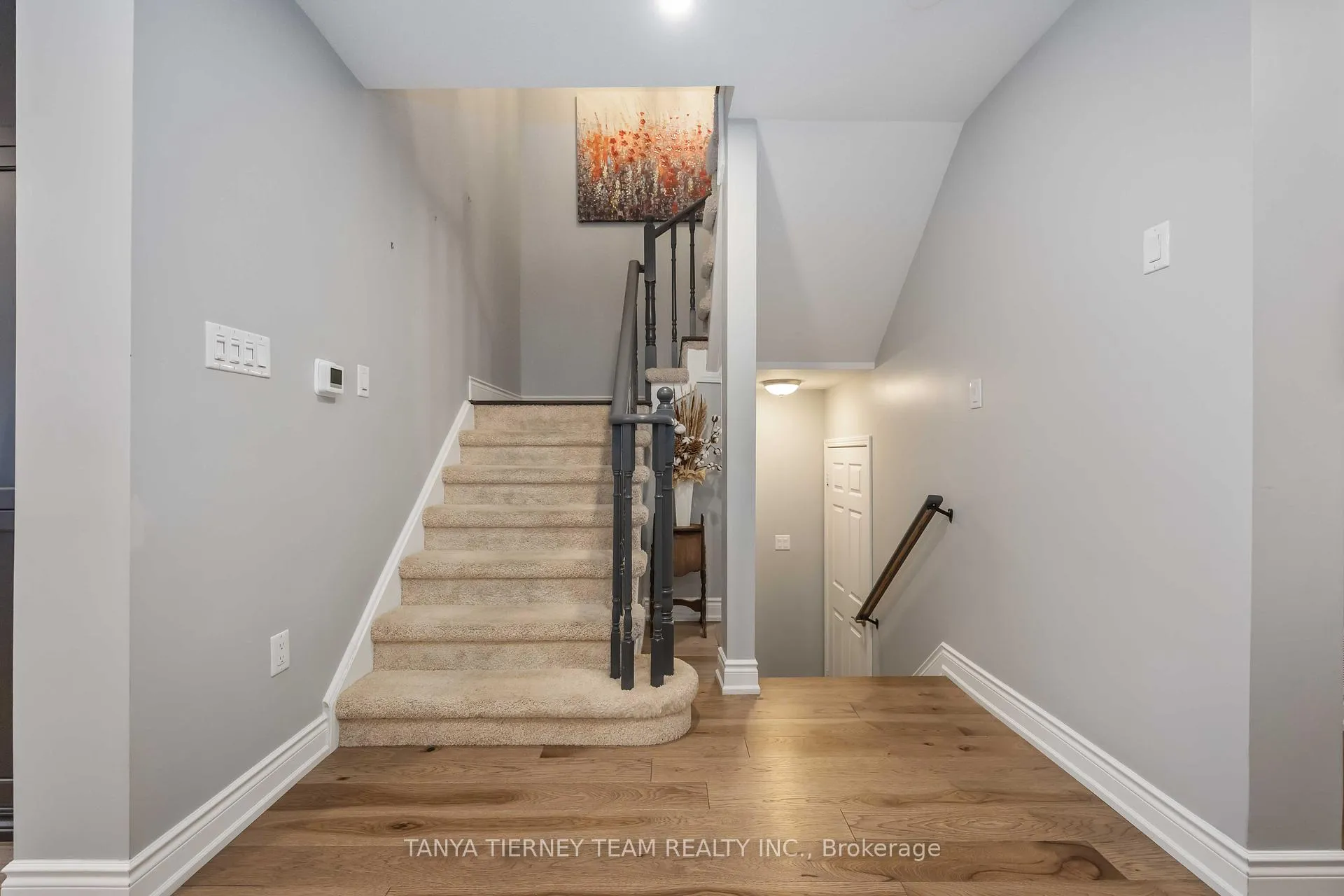 Photo 6 of 32 Four Winds Drive, Whitby, Port Whitby — HOMEH