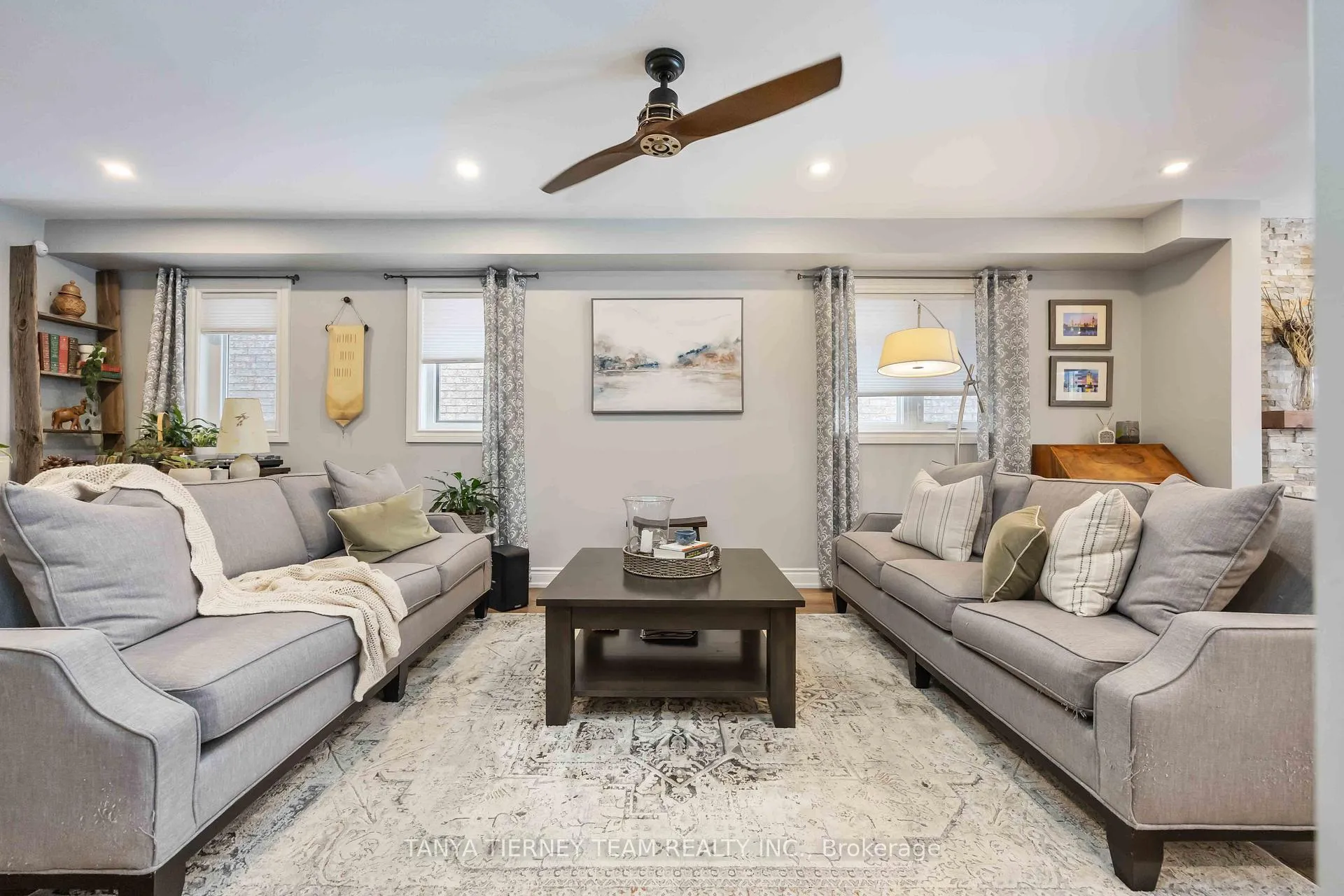 Photo 8 of 32 Four Winds Drive, Whitby, Port Whitby — HOMEH