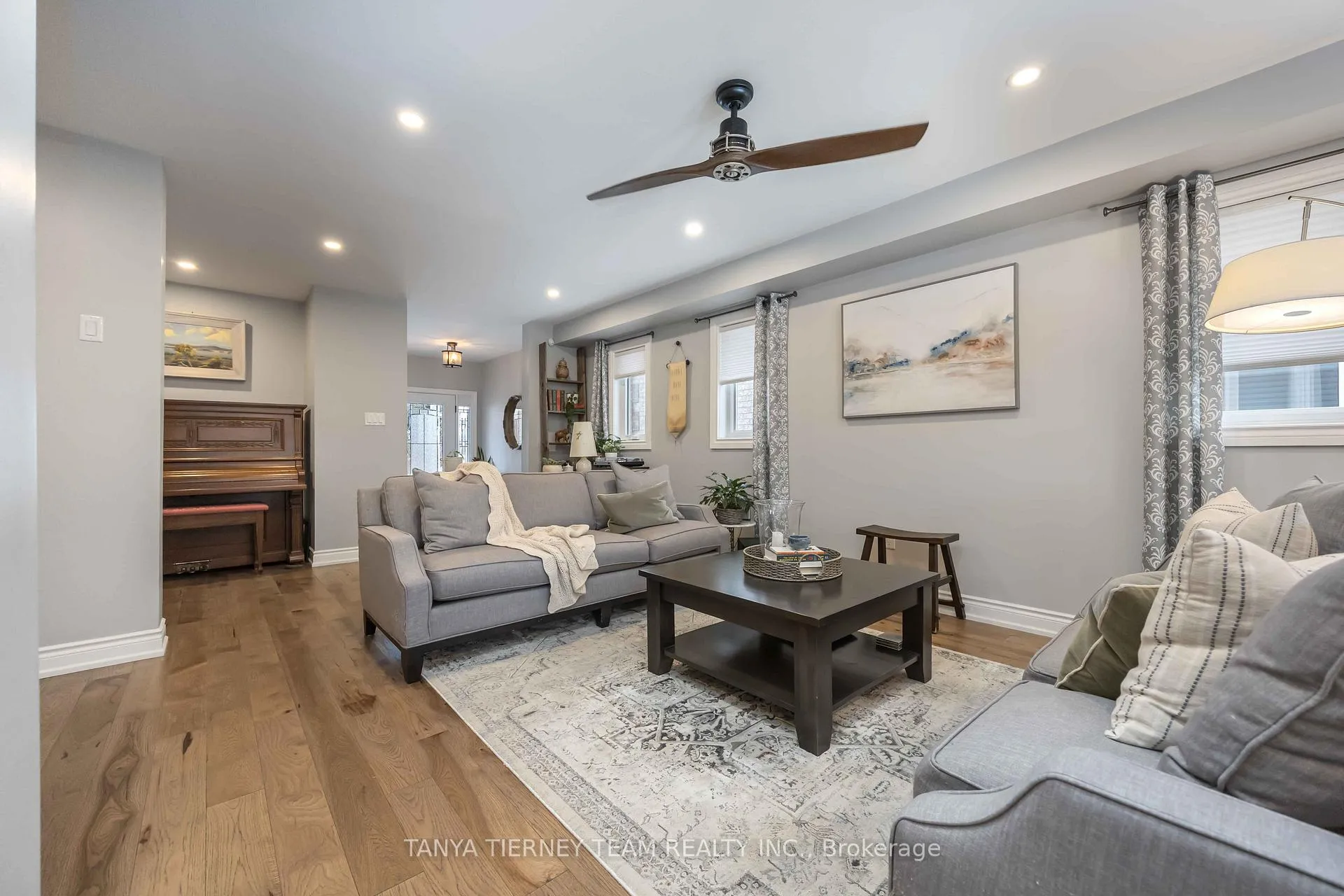 Photo 9 of 32 Four Winds Drive, Whitby, Port Whitby — HOMEH