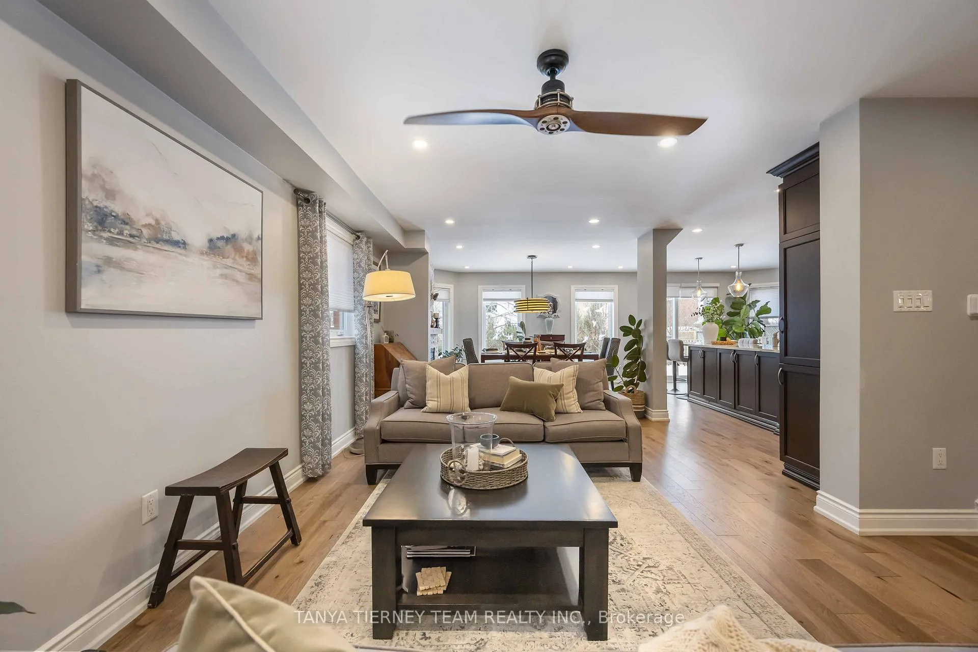 Photo 10 of 32 Four Winds Drive, Whitby, Port Whitby — HOMEH