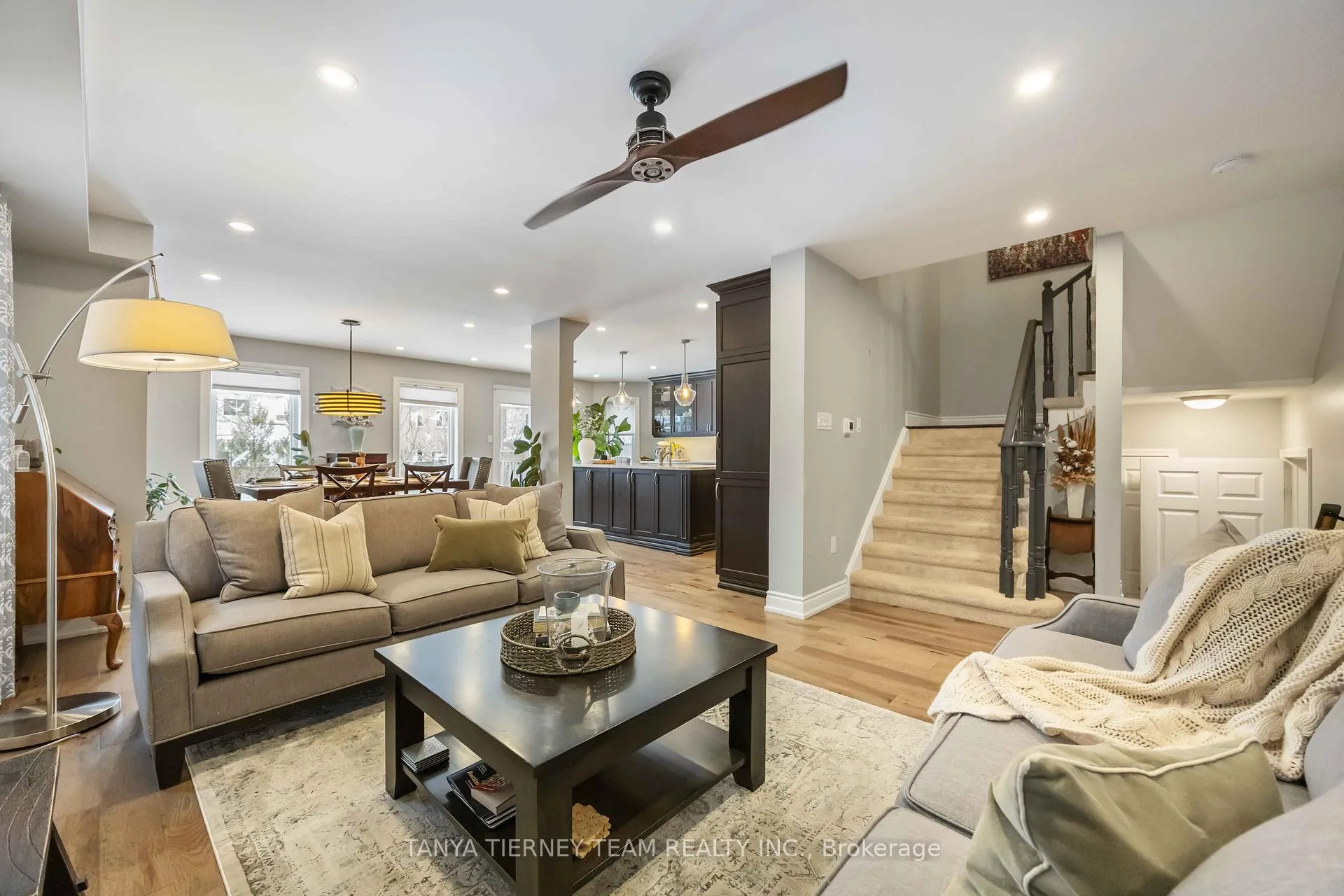 Photo 11 of 32 Four Winds Drive, Whitby, Port Whitby — HOMEH