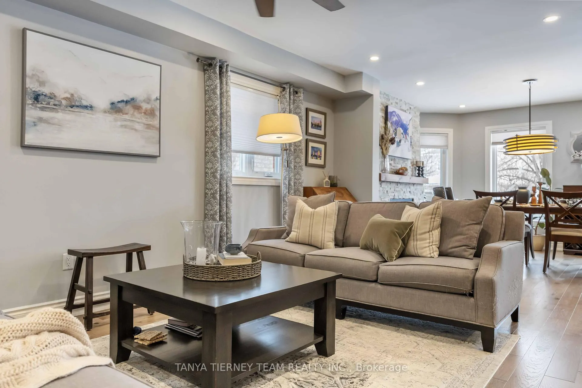 Photo 12 of 32 Four Winds Drive, Whitby, Port Whitby — HOMEH