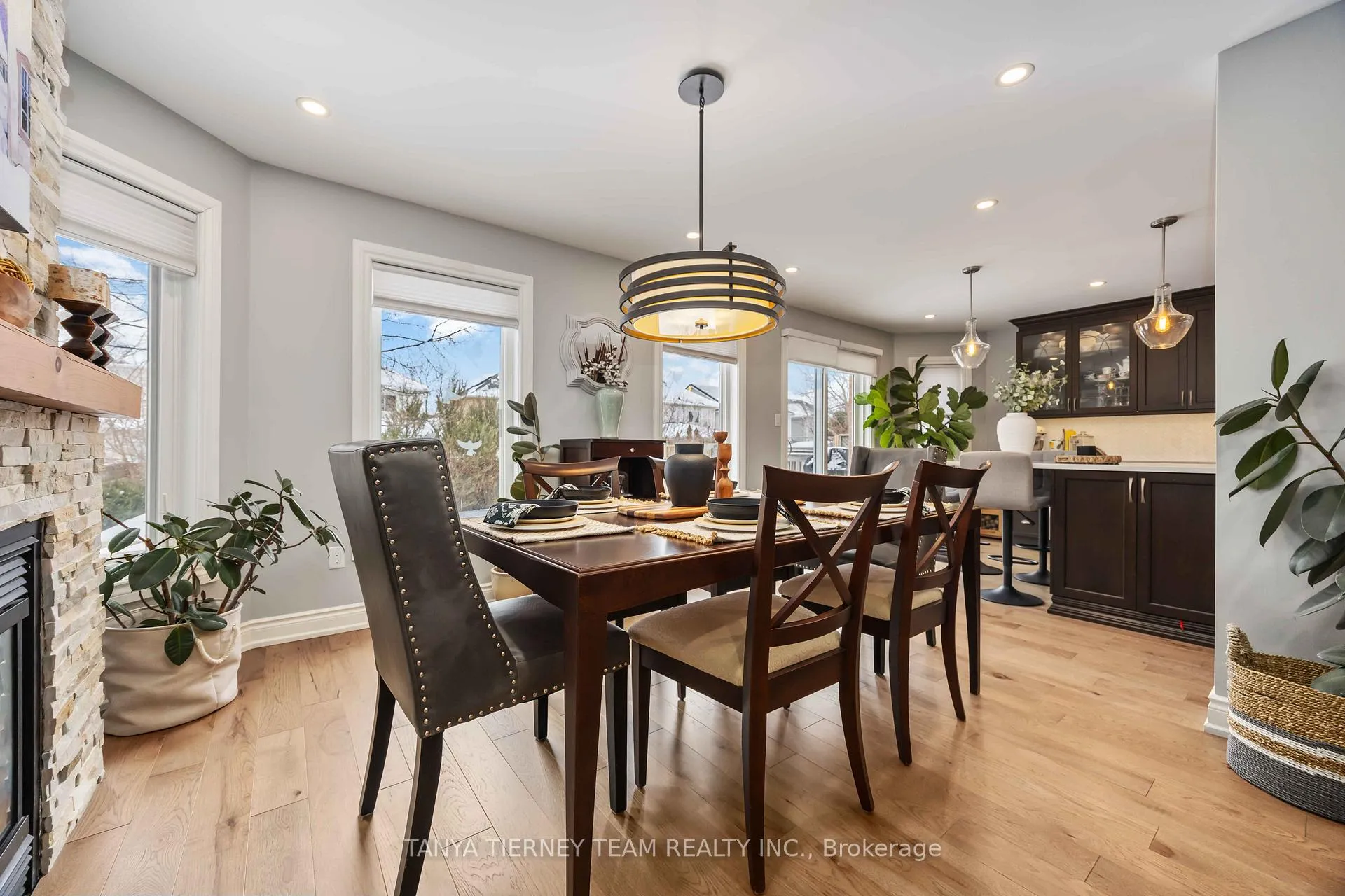 Photo 13 of 32 Four Winds Drive, Whitby, Port Whitby — HOMEH