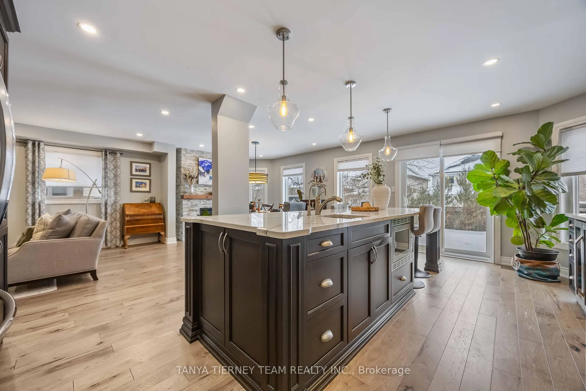 Photo 18 of 32 Four Winds Drive, Whitby, Port Whitby — HOMEH