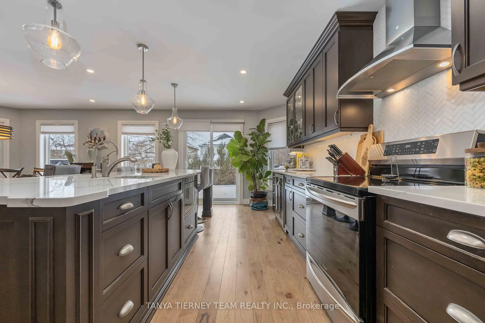 Photo 19 of 32 Four Winds Drive, Whitby, Port Whitby — HOMEH