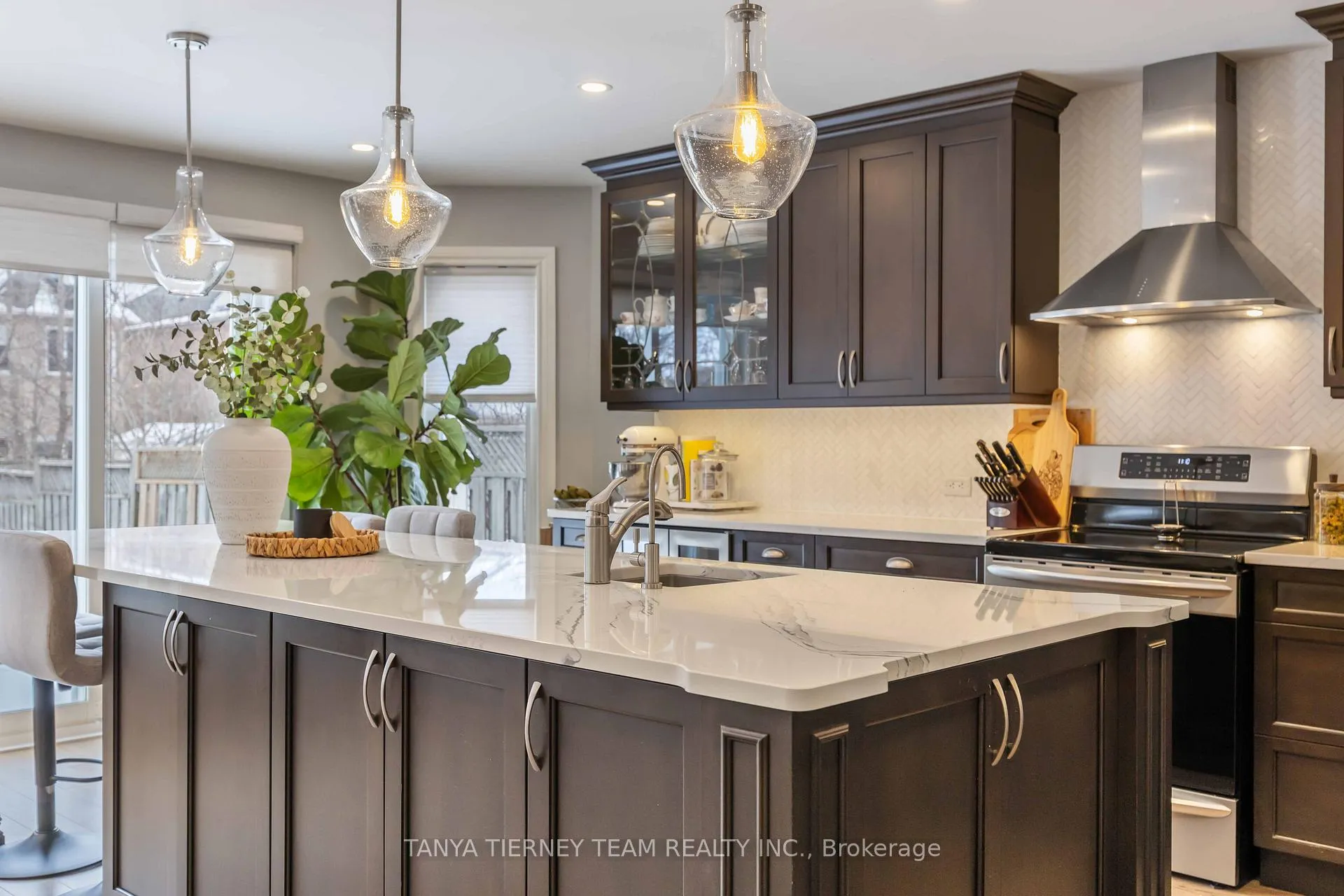 Photo 20 of 32 Four Winds Drive, Whitby, Port Whitby — HOMEH