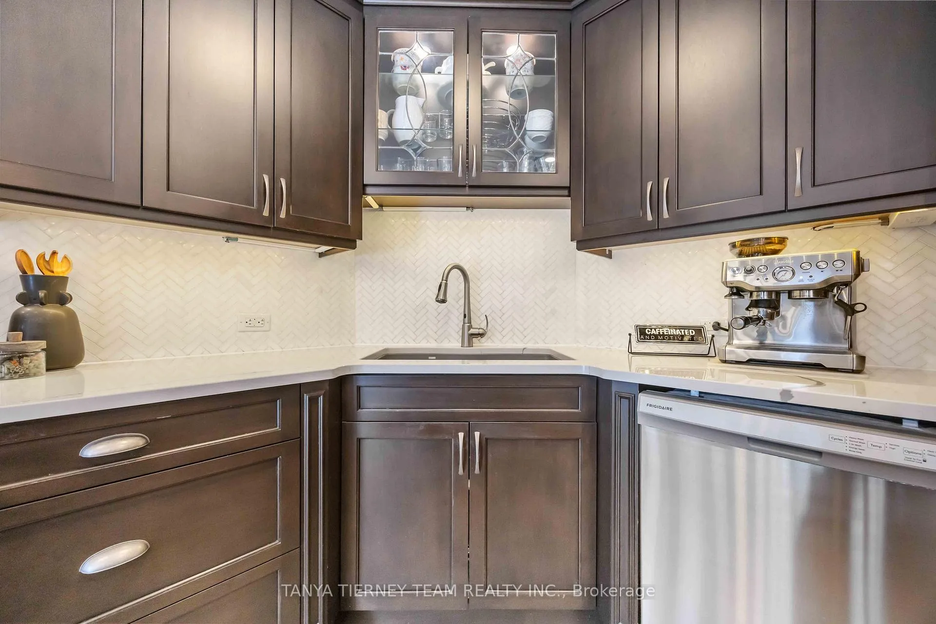 Photo 21 of 32 Four Winds Drive, Whitby, Port Whitby — HOMEH