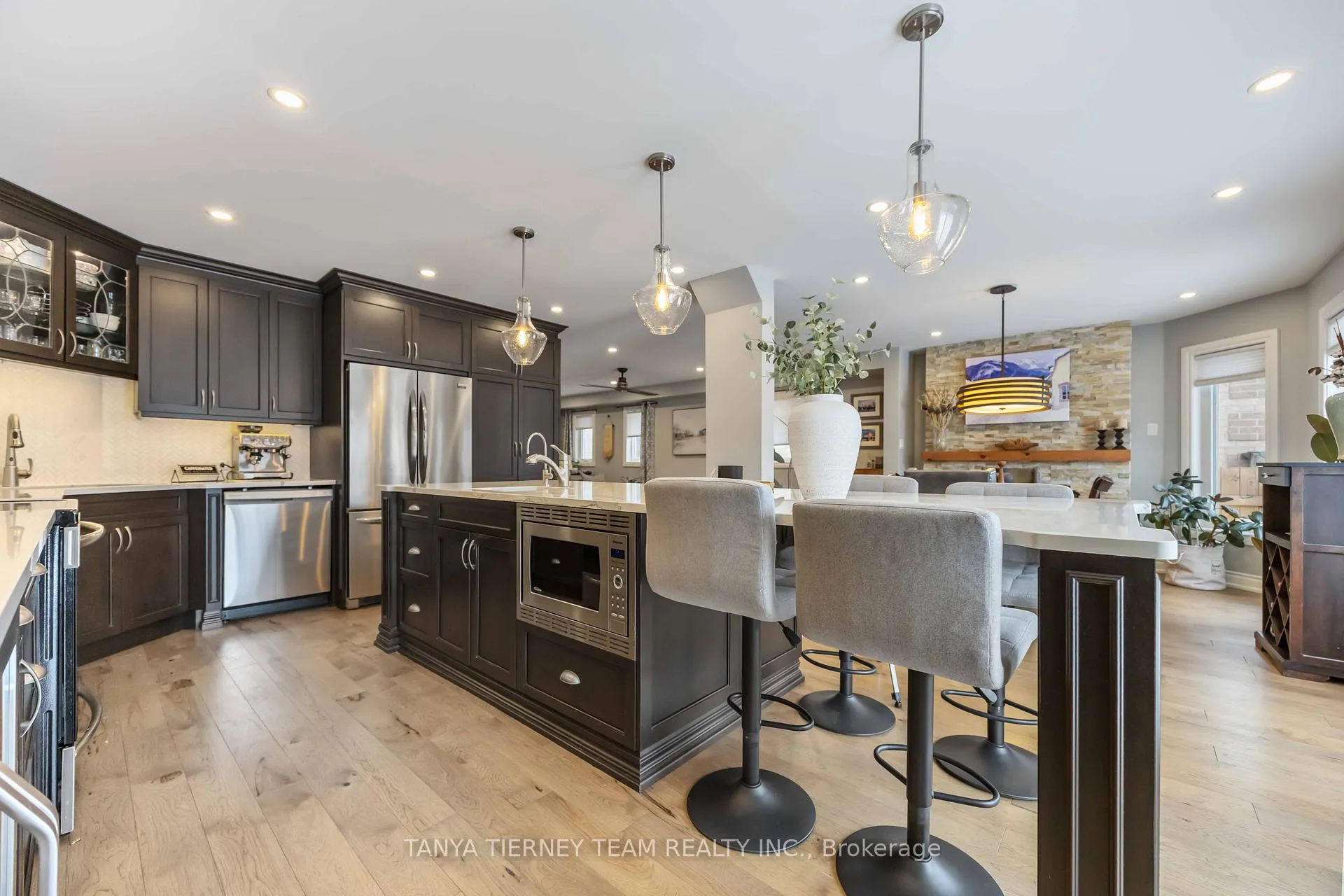 Photo 23 of 32 Four Winds Drive, Whitby, Port Whitby — HOMEH